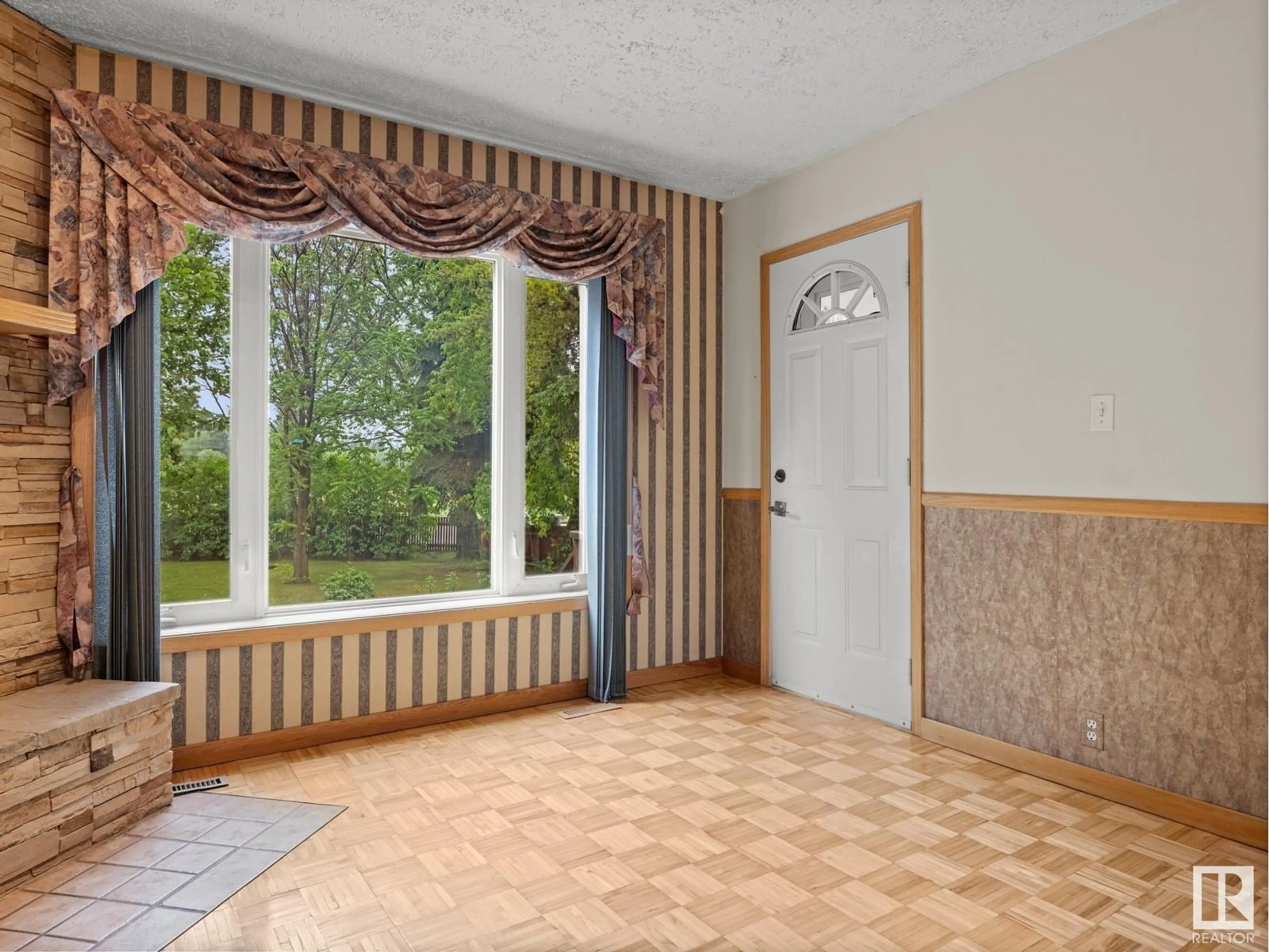 Indoor entryway for 4721 51 ST, Bon Accord Alberta T0A0K0