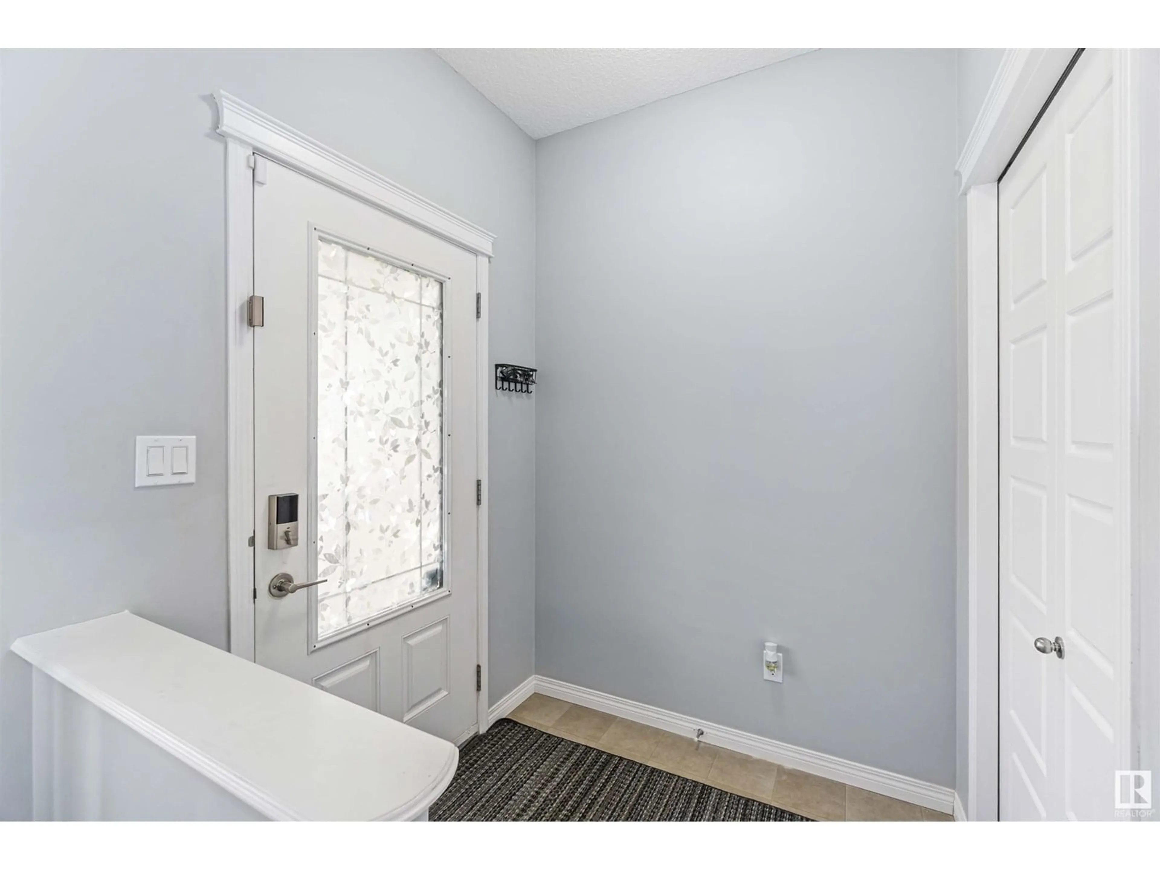 Indoor entryway for 21803 99 AV, Edmonton Alberta T5T4T7