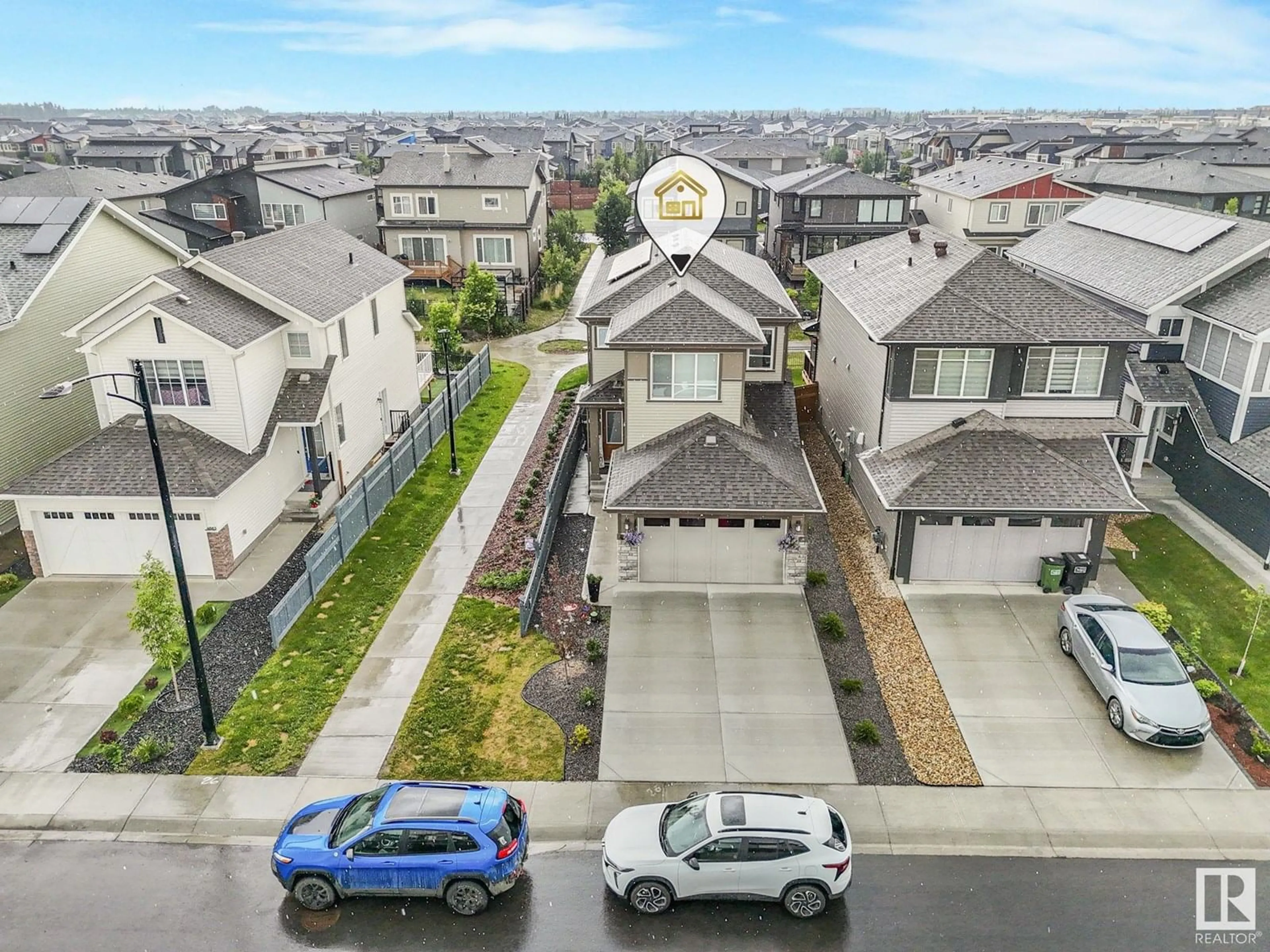 A pic from outside/outdoor area/front of a property/back of a property/a pic from drone, street for 4879 KINNEY RD, Edmonton Alberta T6W5G3