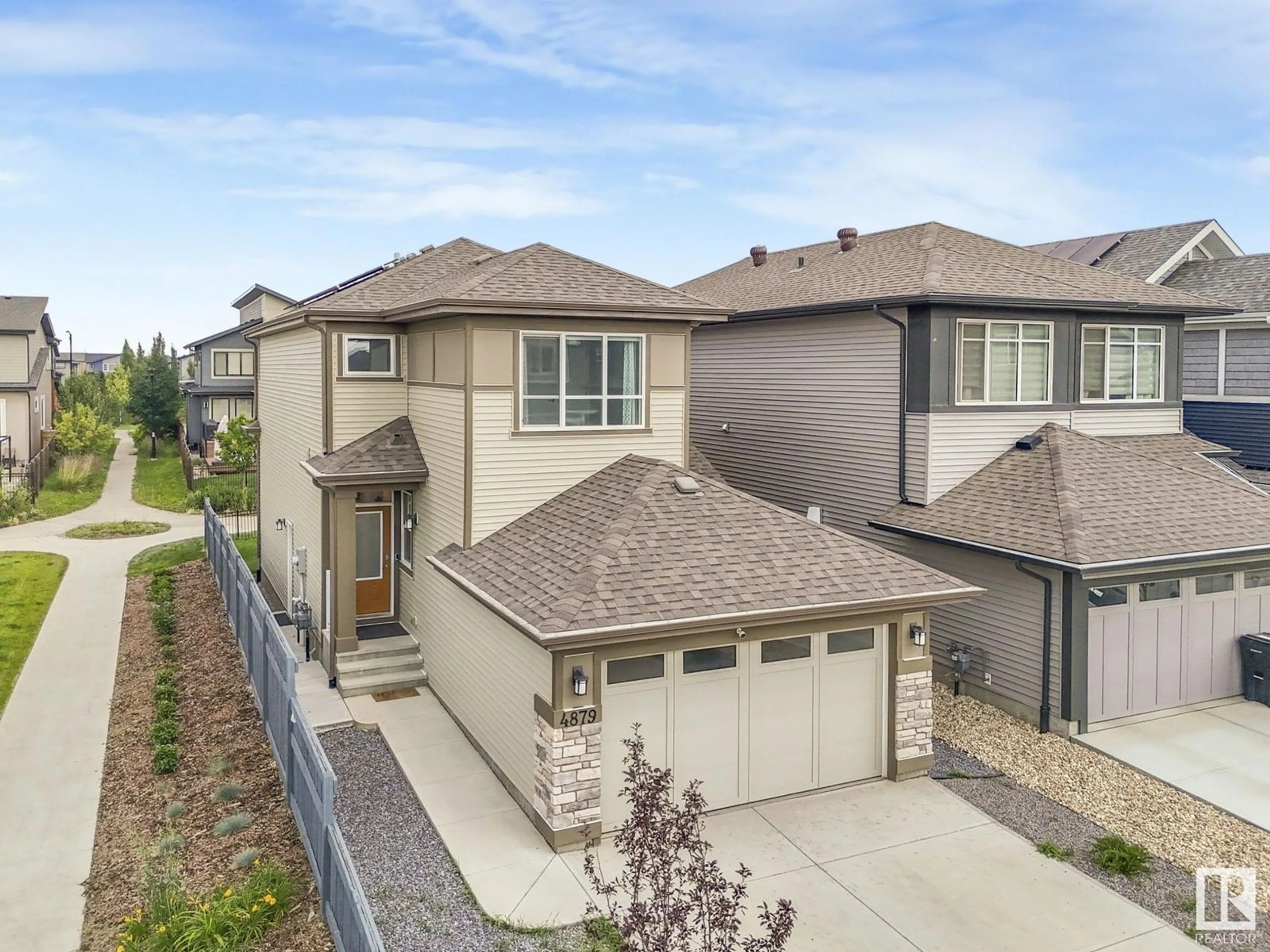 A pic from outside/outdoor area/front of a property/back of a property/a pic from drone, street for 4879 KINNEY RD, Edmonton Alberta T6W5G3