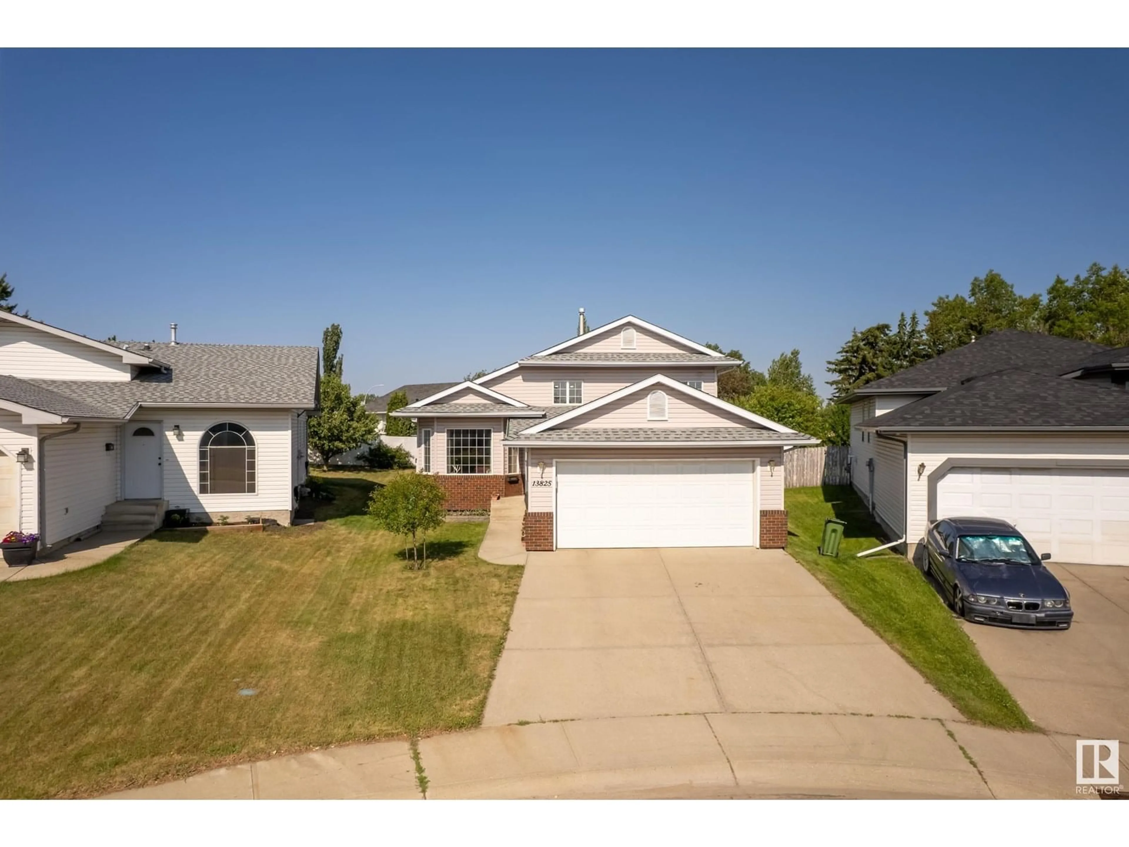 A pic from outside/outdoor area/front of a property/back of a property/a pic from drone, street for NW - 13825 55A ST, Edmonton Alberta T5A4Z5