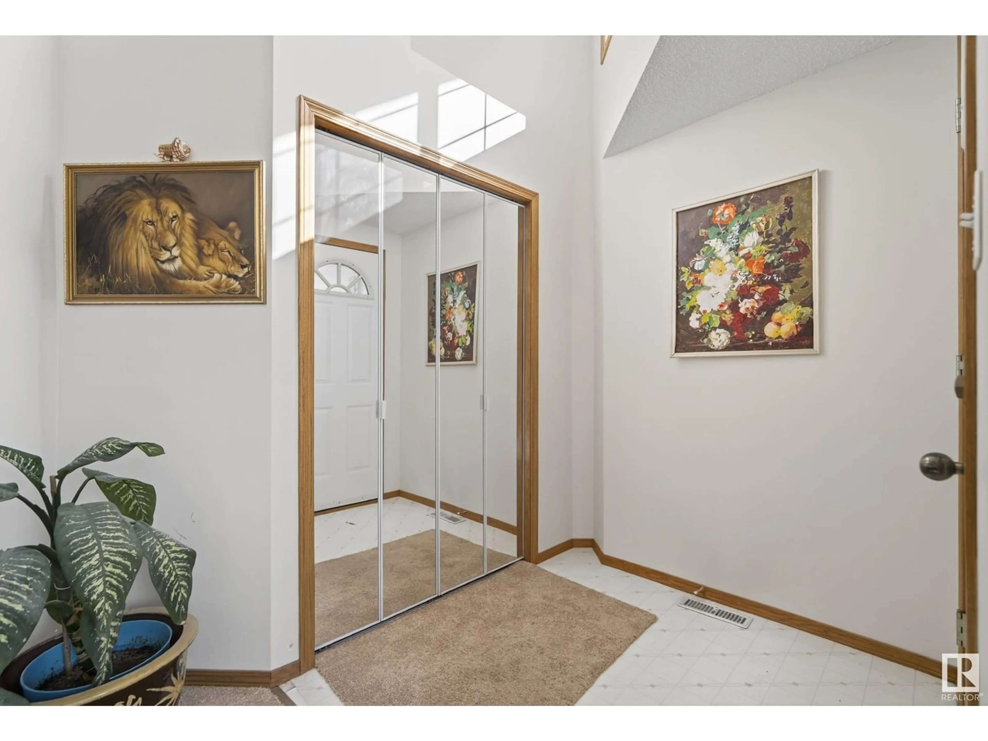 Indoor entryway for NW - 13825 55A ST, Edmonton Alberta T5A4Z5