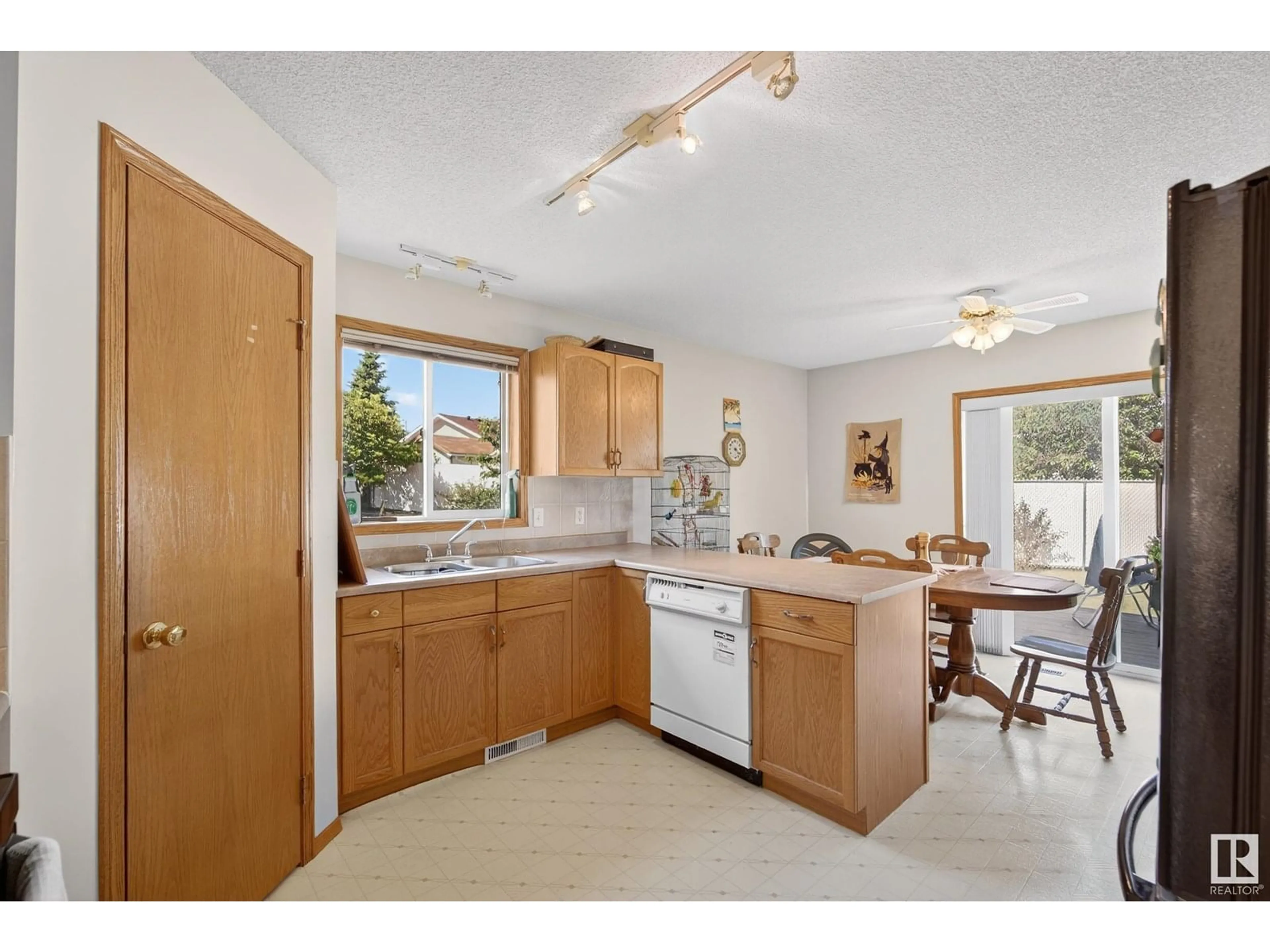 Standard kitchen, unknown for NW - 13825 55A ST, Edmonton Alberta T5A4Z5