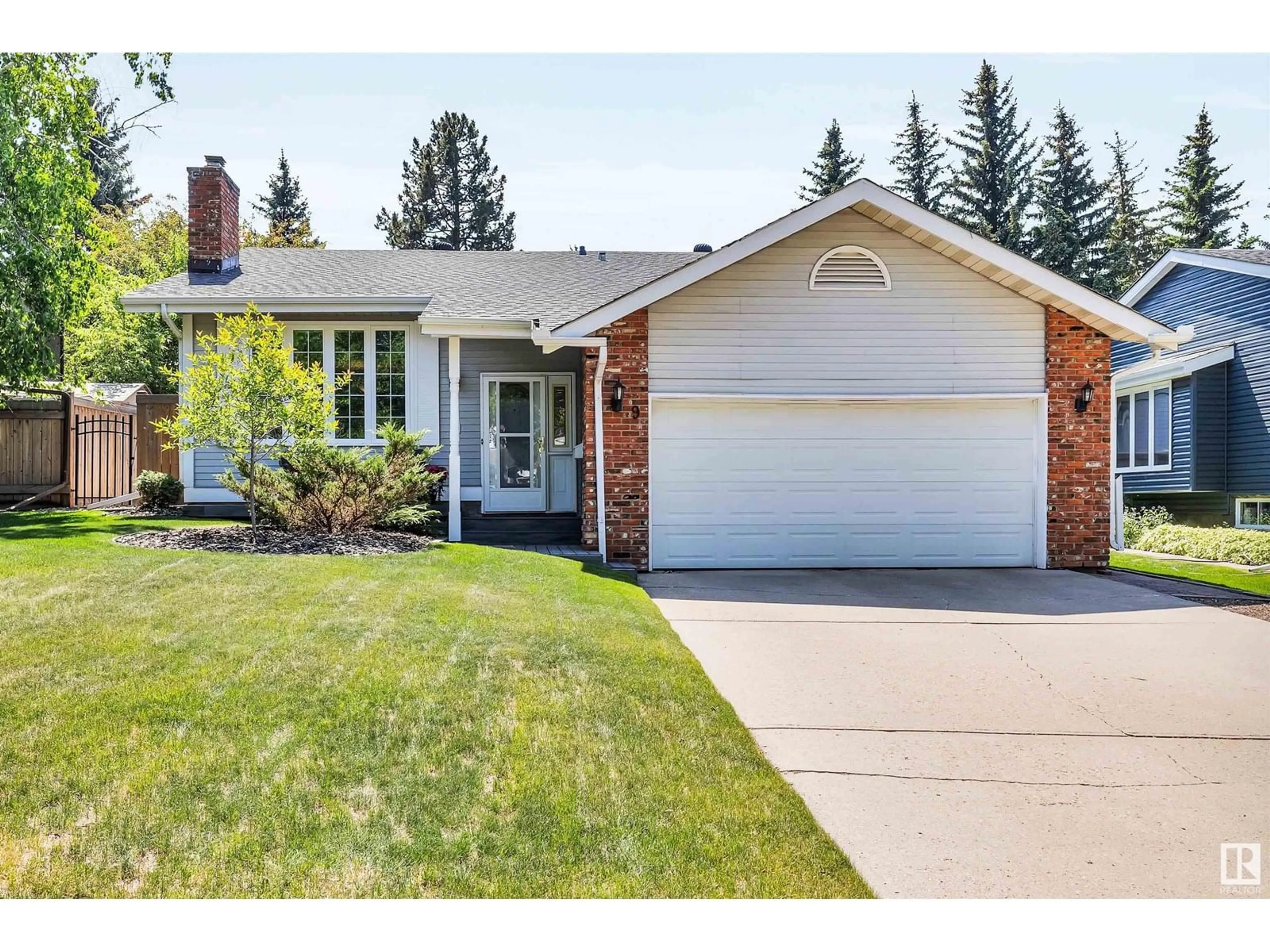 Home with vinyl exterior material, street for 9 WEDGEWOOD PL, St. Albert Alberta T8N3H7