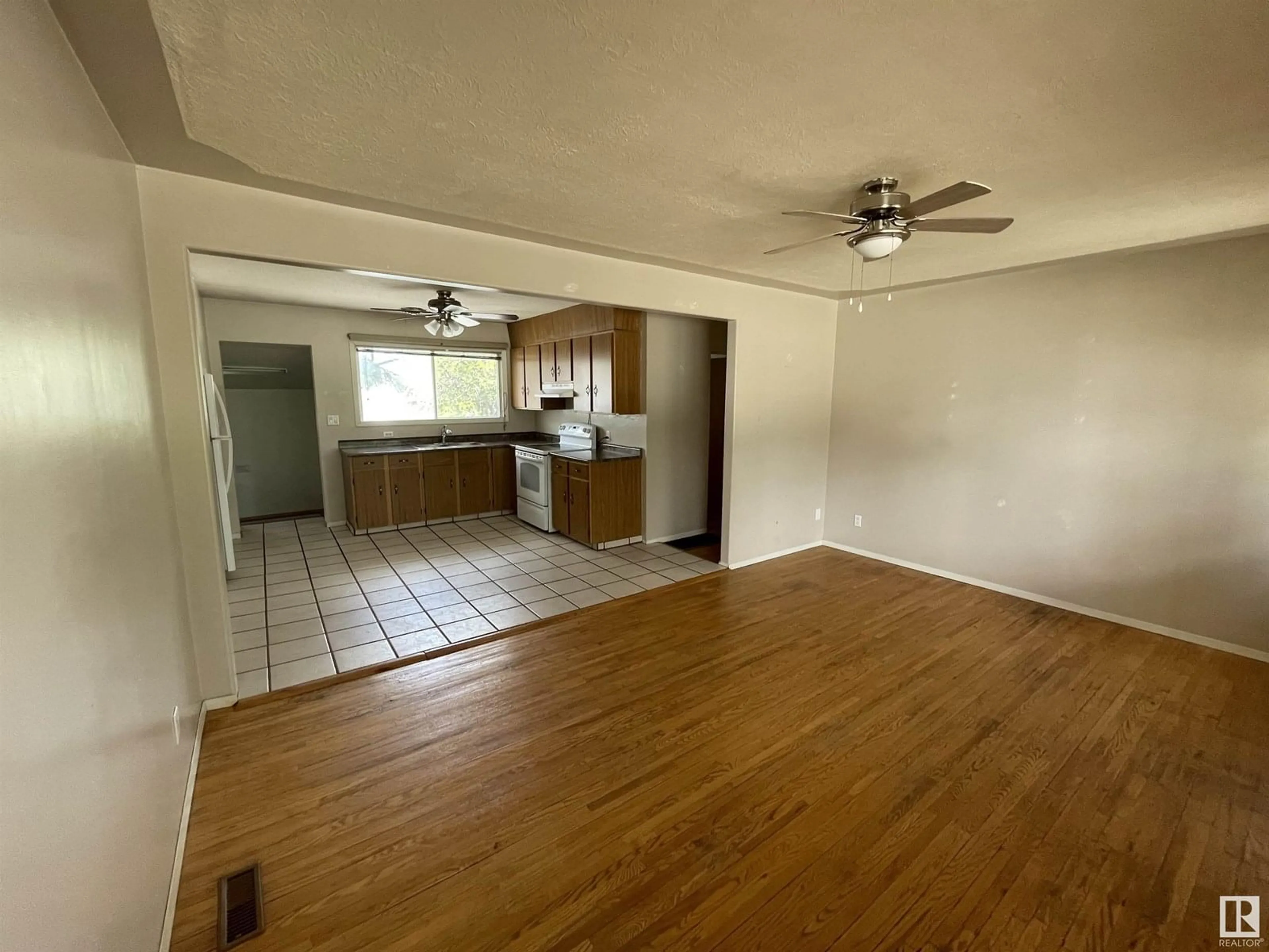 A pic of a room for 4904 47 ST, Drayton Valley Alberta T7A1H8