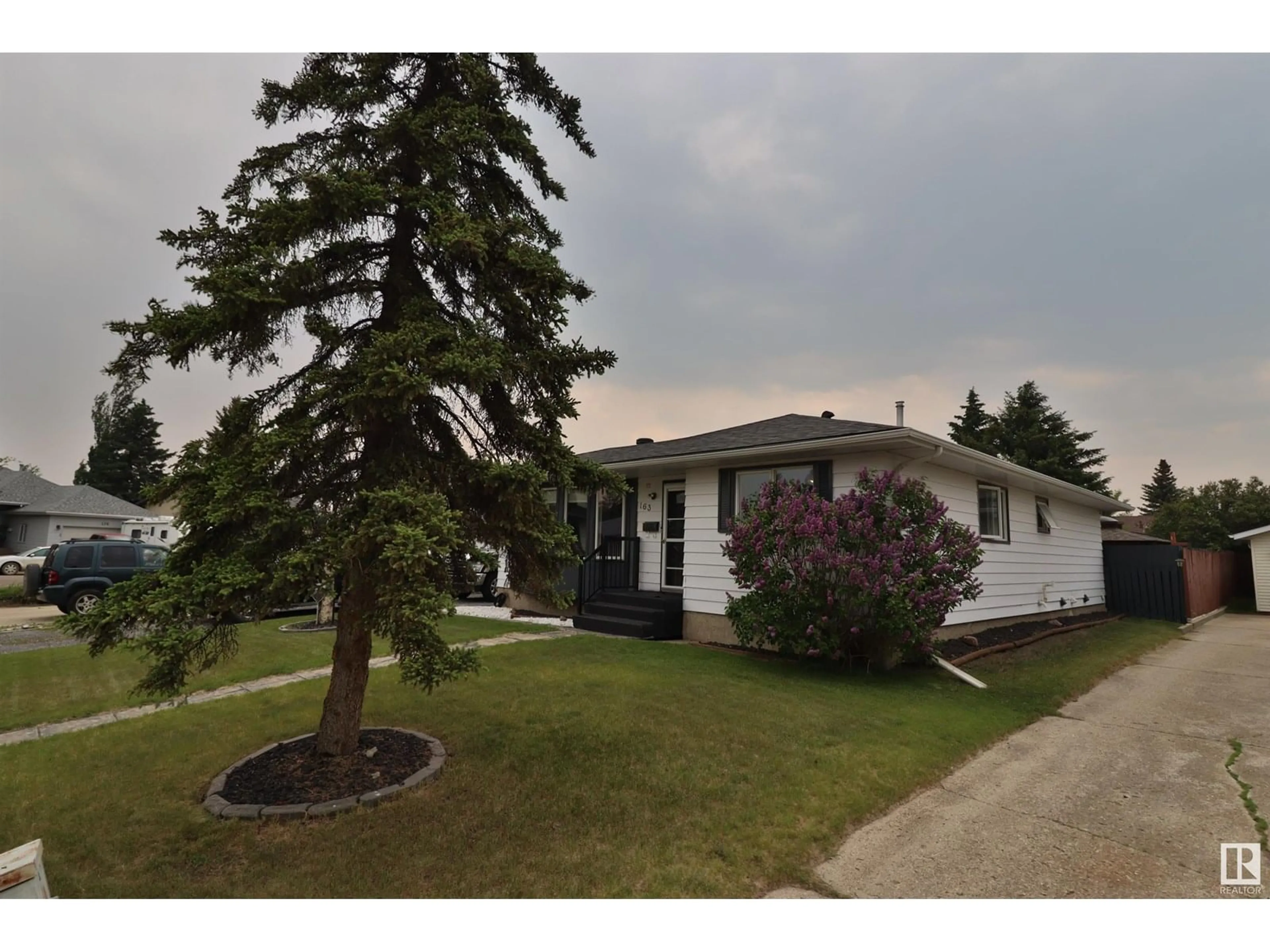 Home with vinyl exterior material, street for 163 GARWOOD CRST, Wetaskiwin Alberta T9A2X4