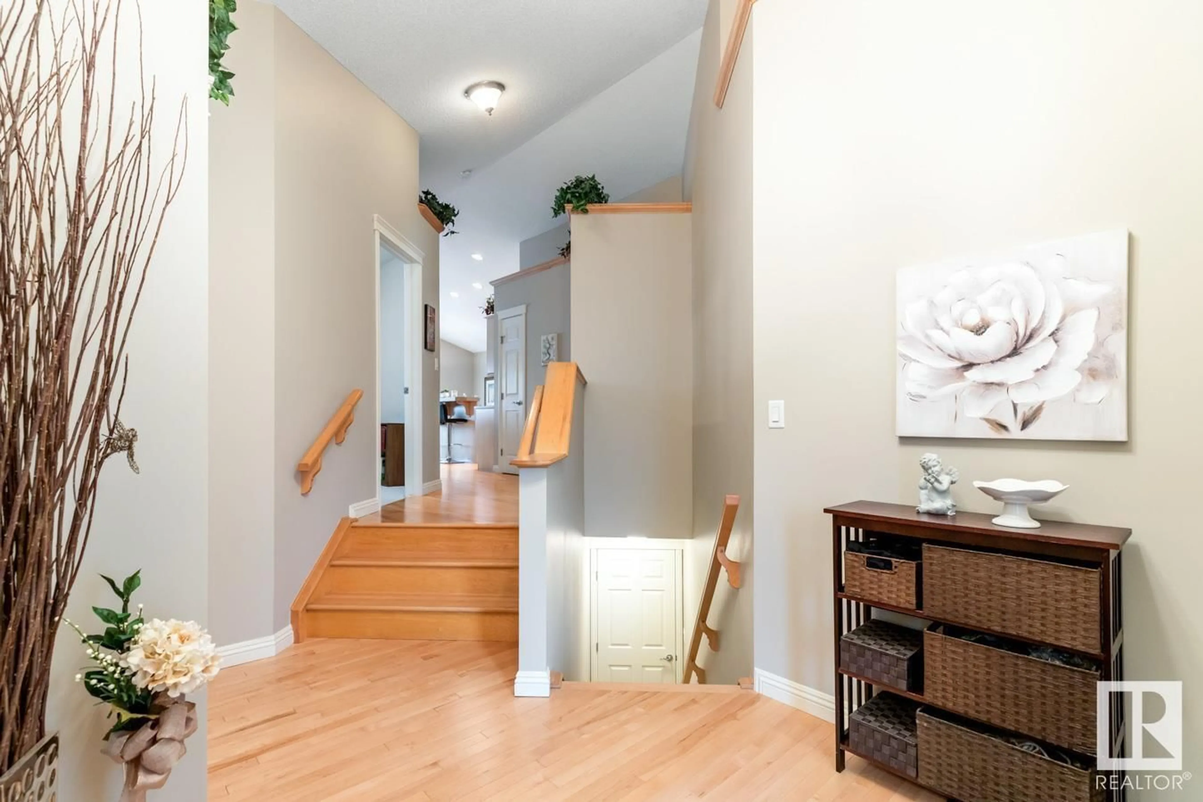 Indoor entryway for 306 SOUTHWICK BV, Leduc Alberta T9E0E8