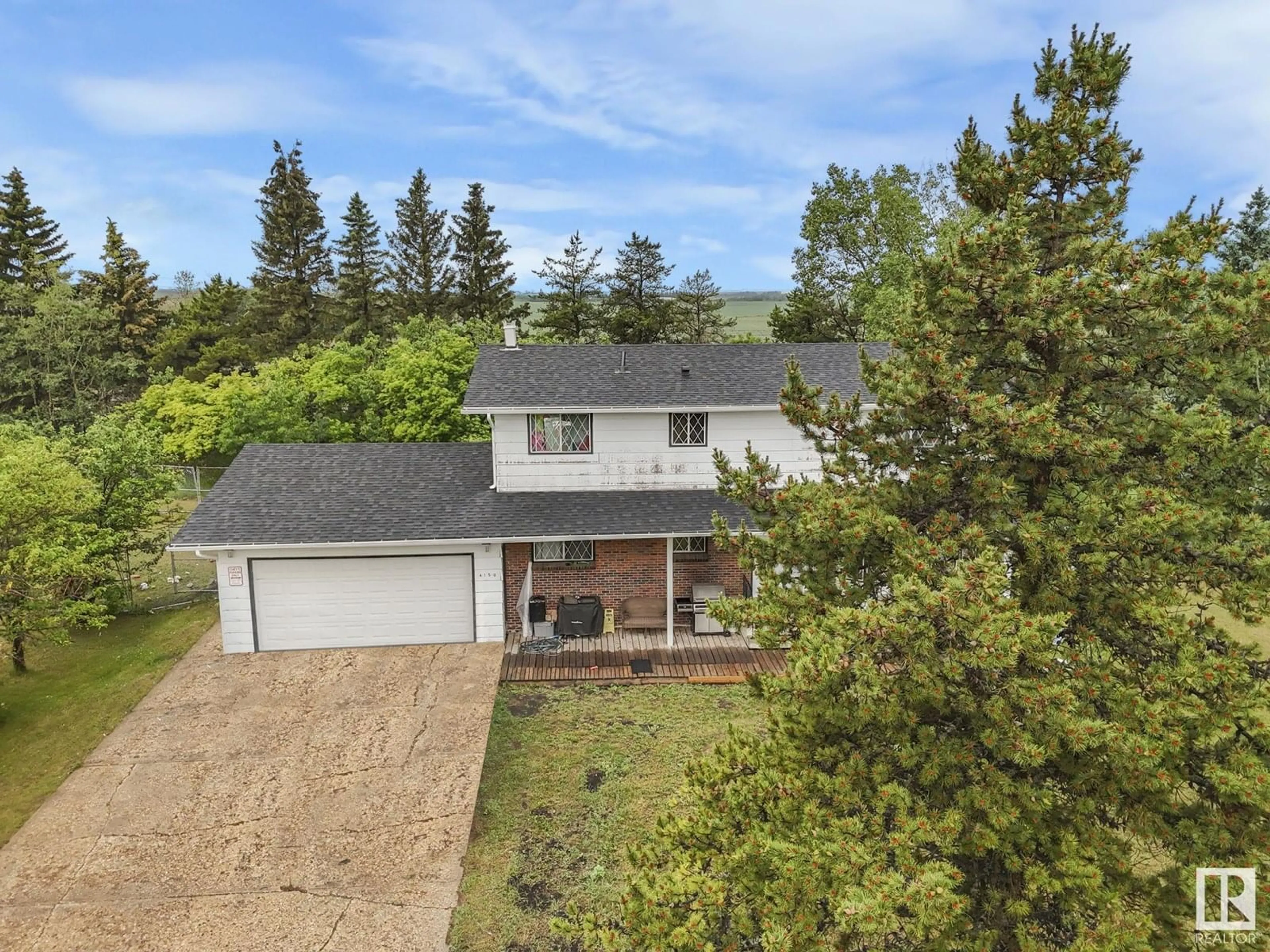 A pic from outside/outdoor area/front of a property/back of a property/a pic from drone, unknown for NW - 4150 195 AV, Edmonton Alberta T5Y6N4