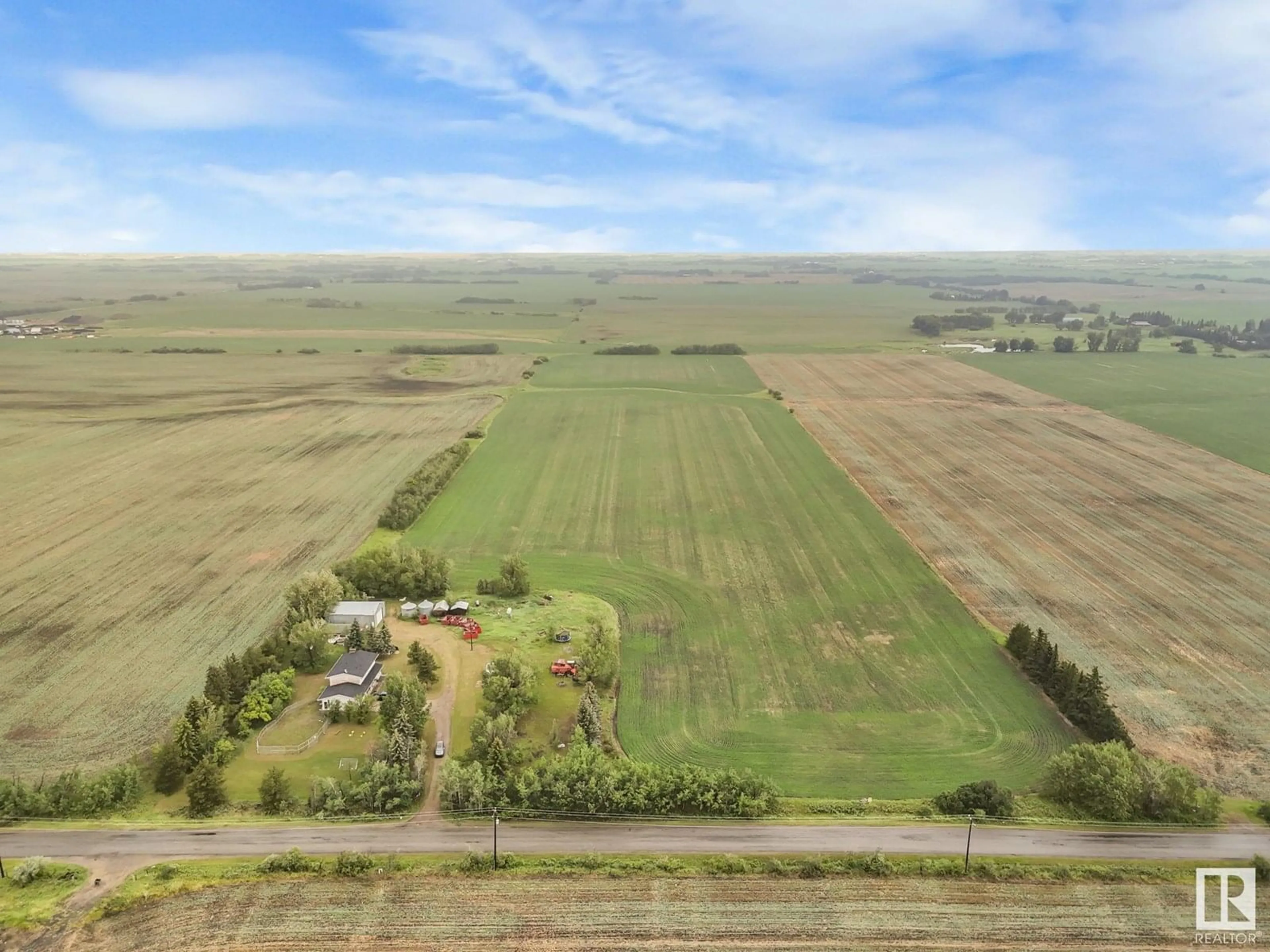 A pic from outside/outdoor area/front of a property/back of a property/a pic from drone, unknown for NW - 4150 195 AV, Edmonton Alberta T5Y6N4