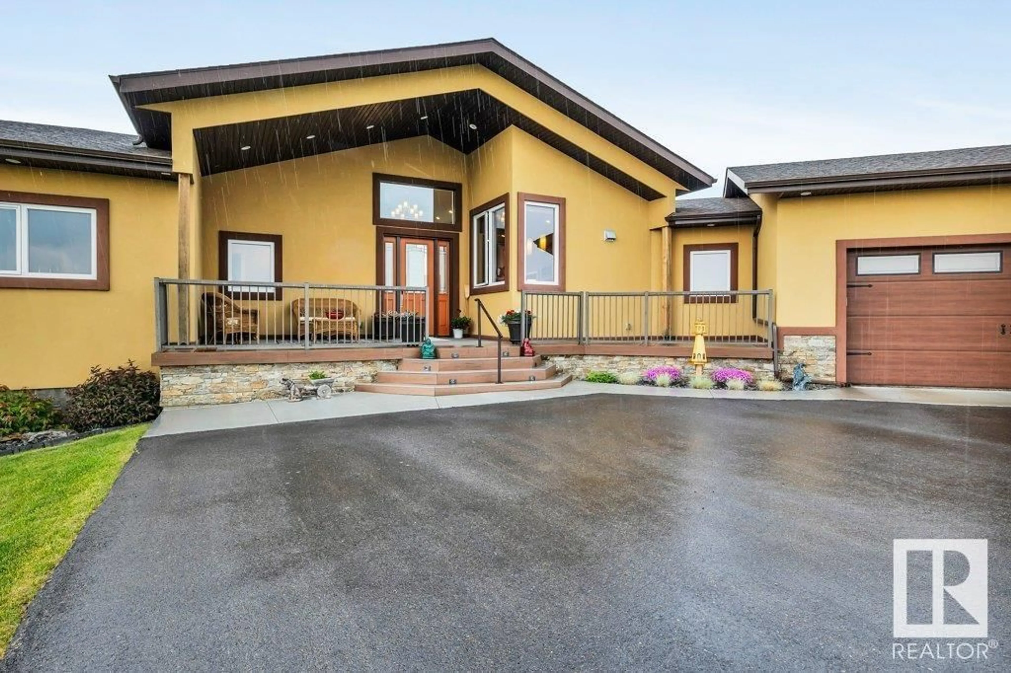 Patio, mountain view for 8 - 52329 RGE RD 13, Rural Parkland County Alberta T7Y2C2