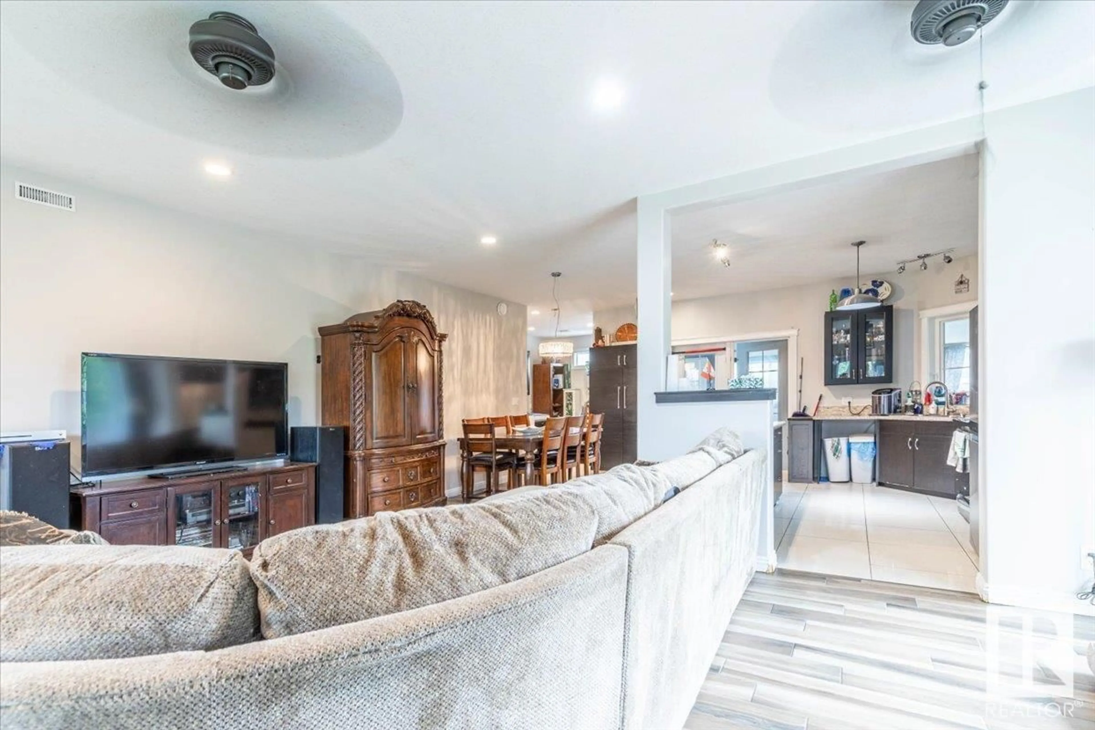 Lobby for 4711 52 AVE, Warburg Alberta T0C2T0