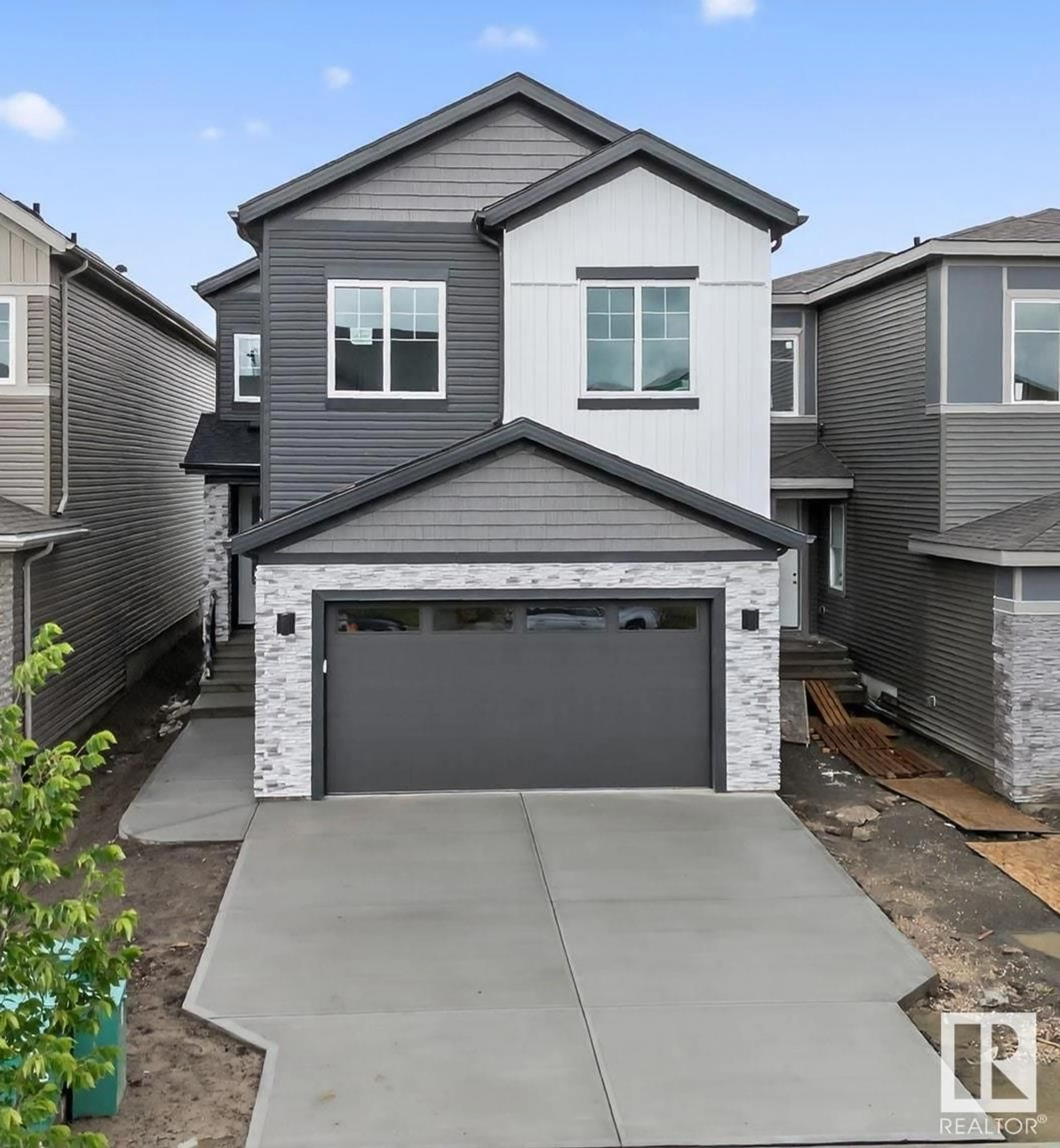 Home with vinyl exterior material, street for 10 EDGEFIELD WY, St. Albert Alberta T8N8A1