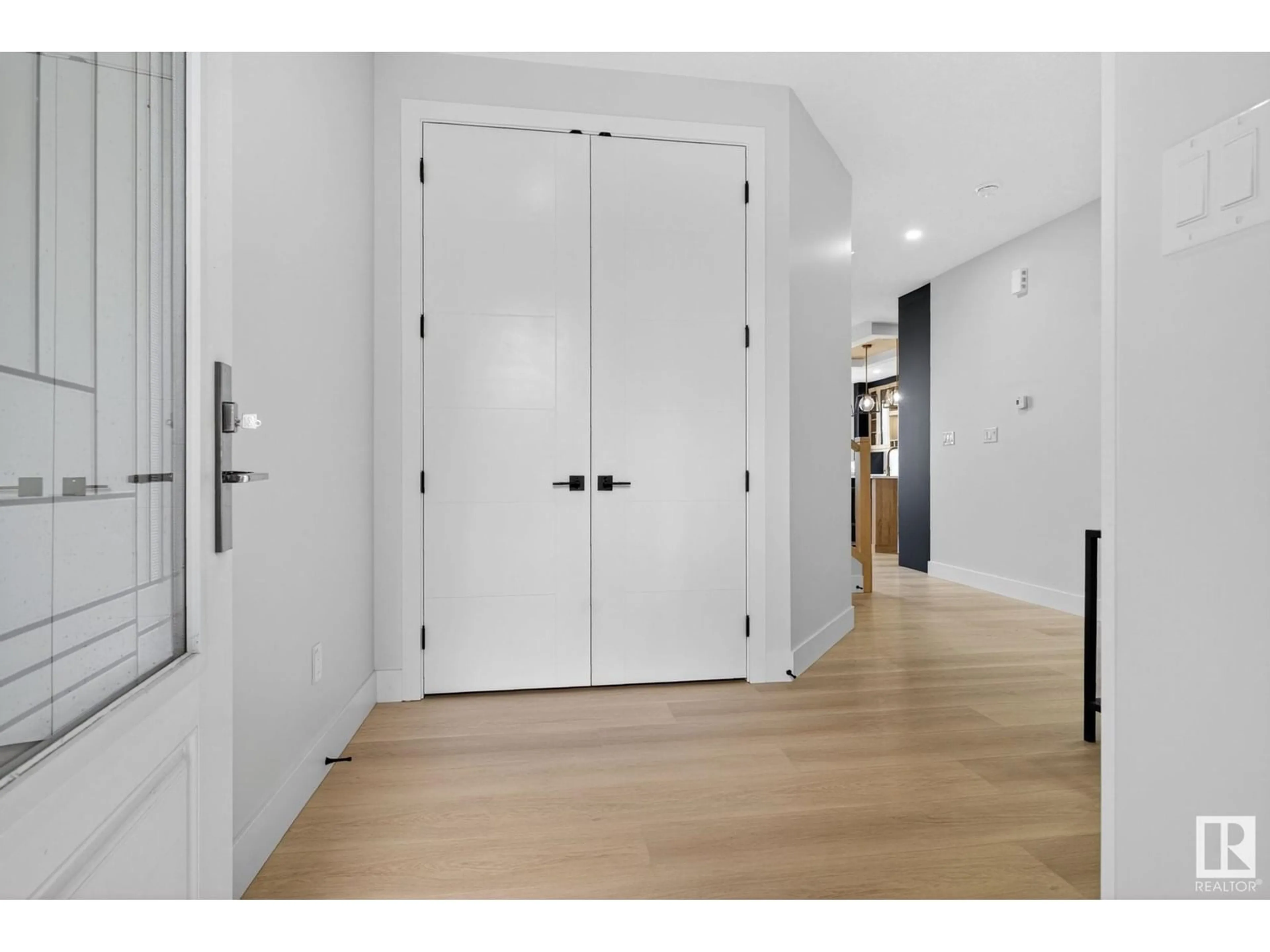 Indoor entryway for 10 EDGEFIELD WY, St. Albert Alberta T8N8A1