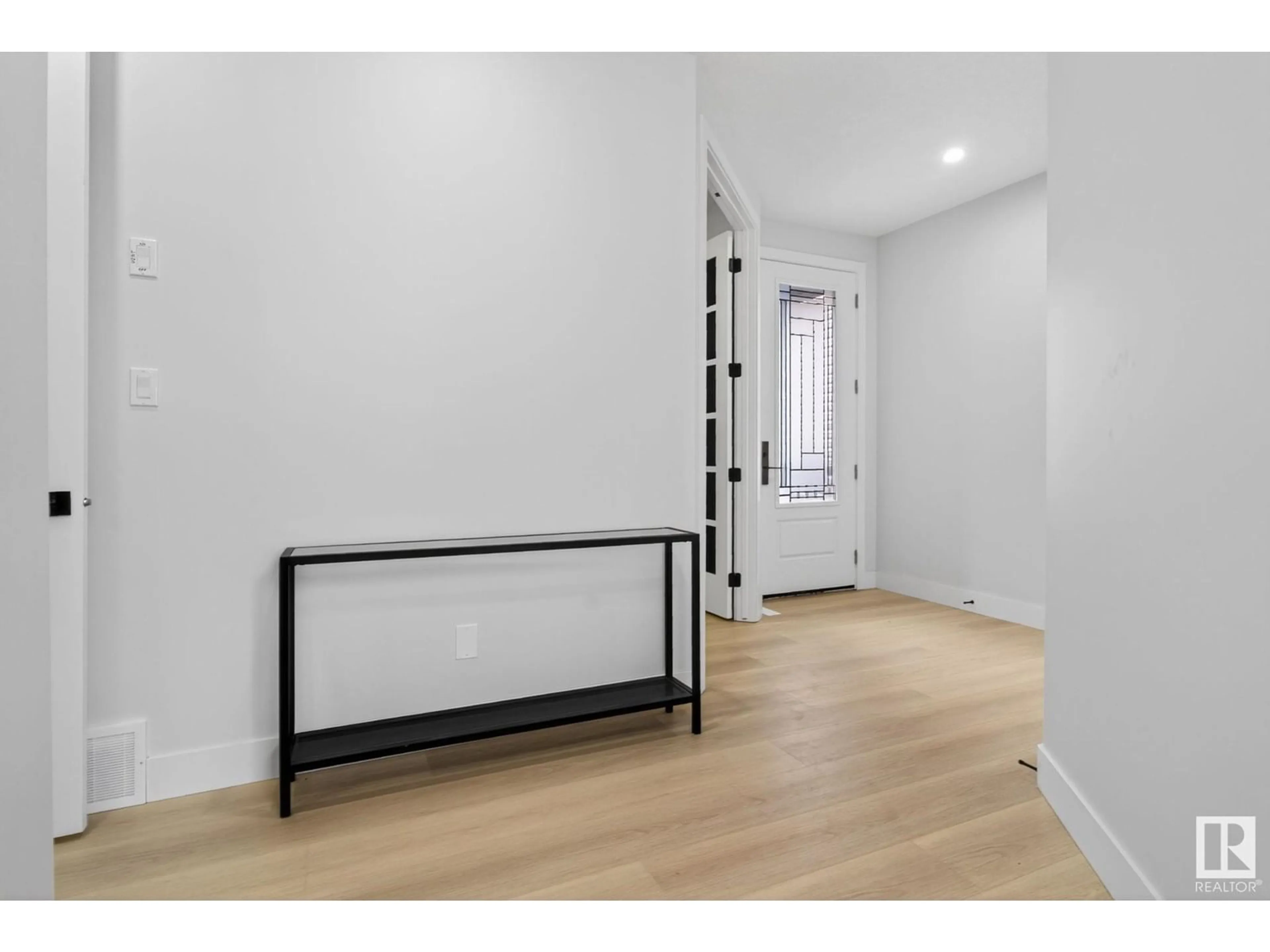 Indoor entryway for 10 EDGEFIELD WY, St. Albert Alberta T8N8A1
