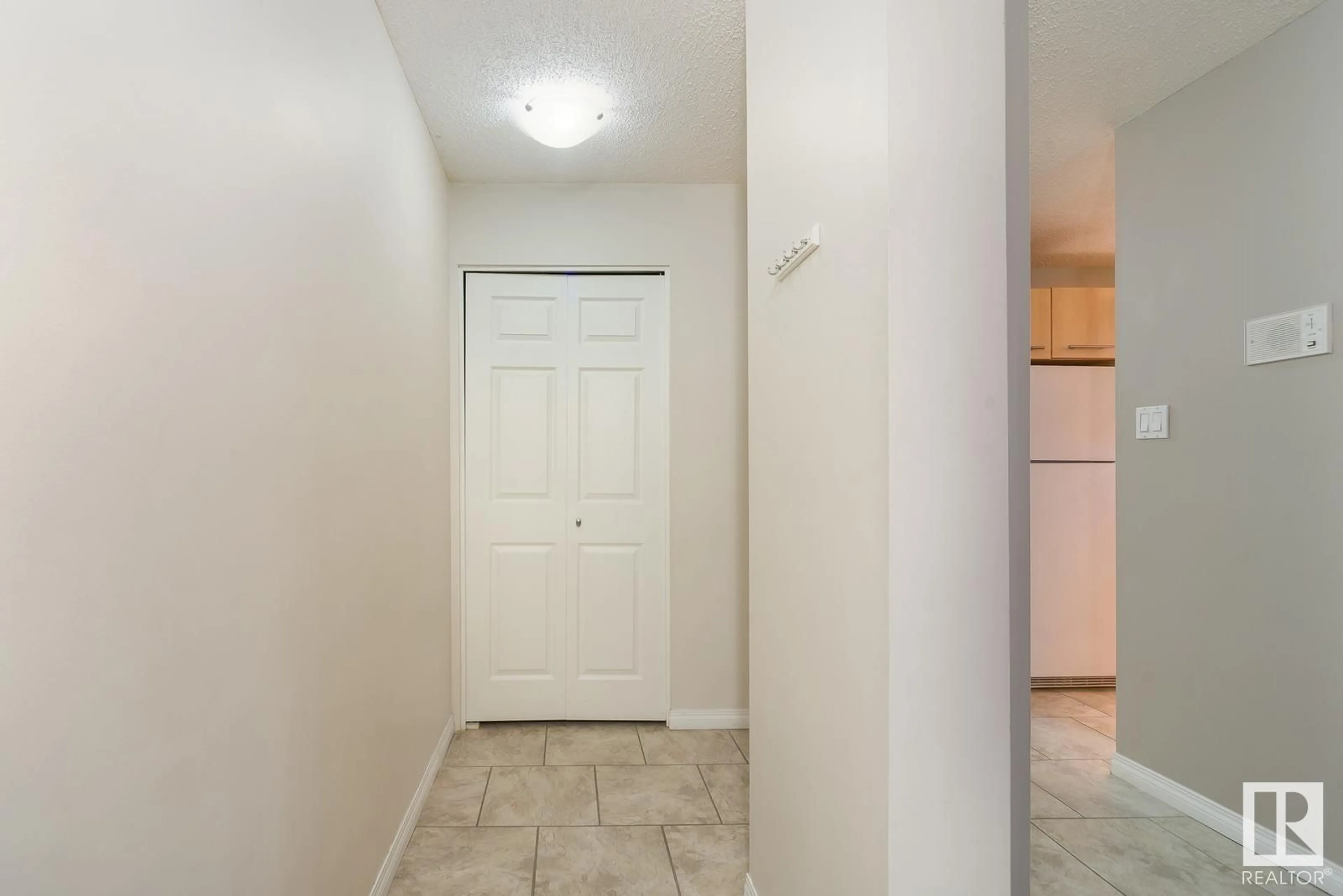 Indoor entryway for 105 - 10149 83 AV, Edmonton Alberta T6E2C5