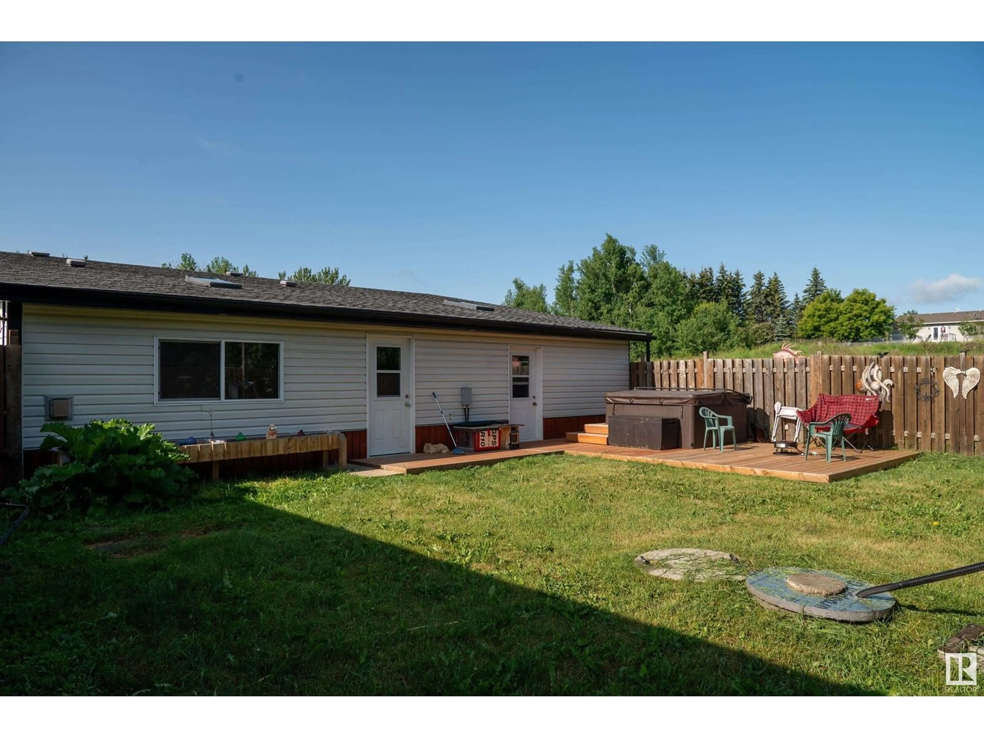 Patio, unknown for 233 - 1414 37 HI, Rural Lac Ste. Anne County Alberta T0E1V0