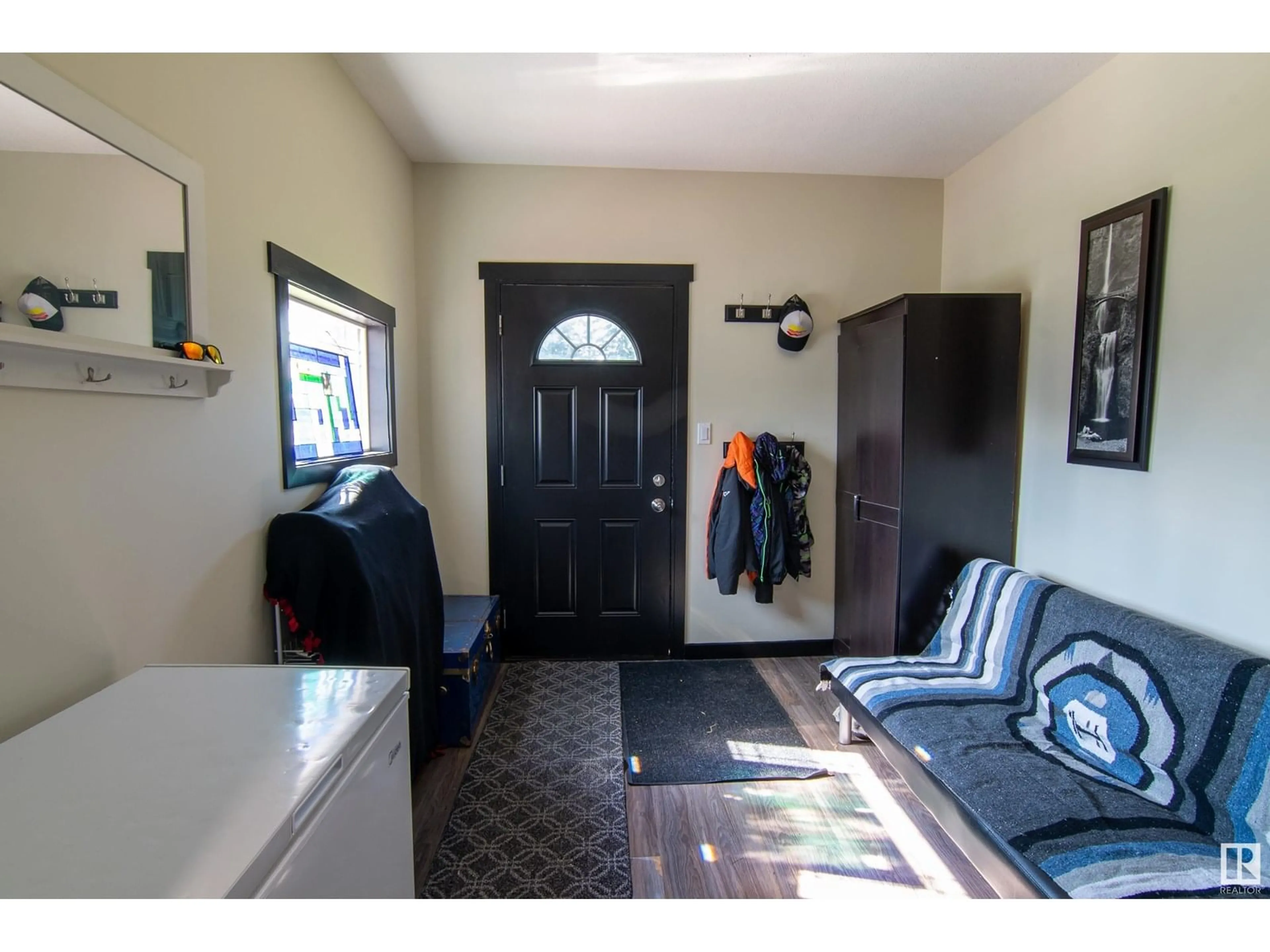 Indoor entryway for 233 - 1414 37 HI, Rural Lac Ste. Anne County Alberta T0E1V0