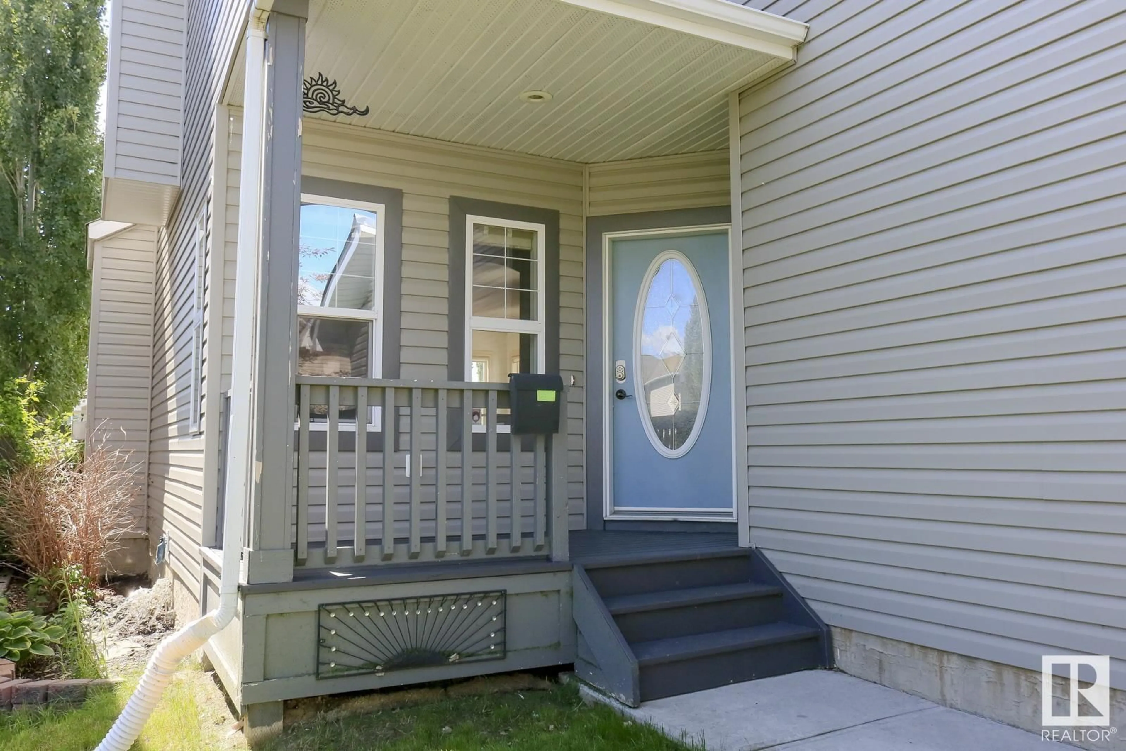 Indoor entryway for 11713 13A AV SW, Edmonton Alberta T6W0E6