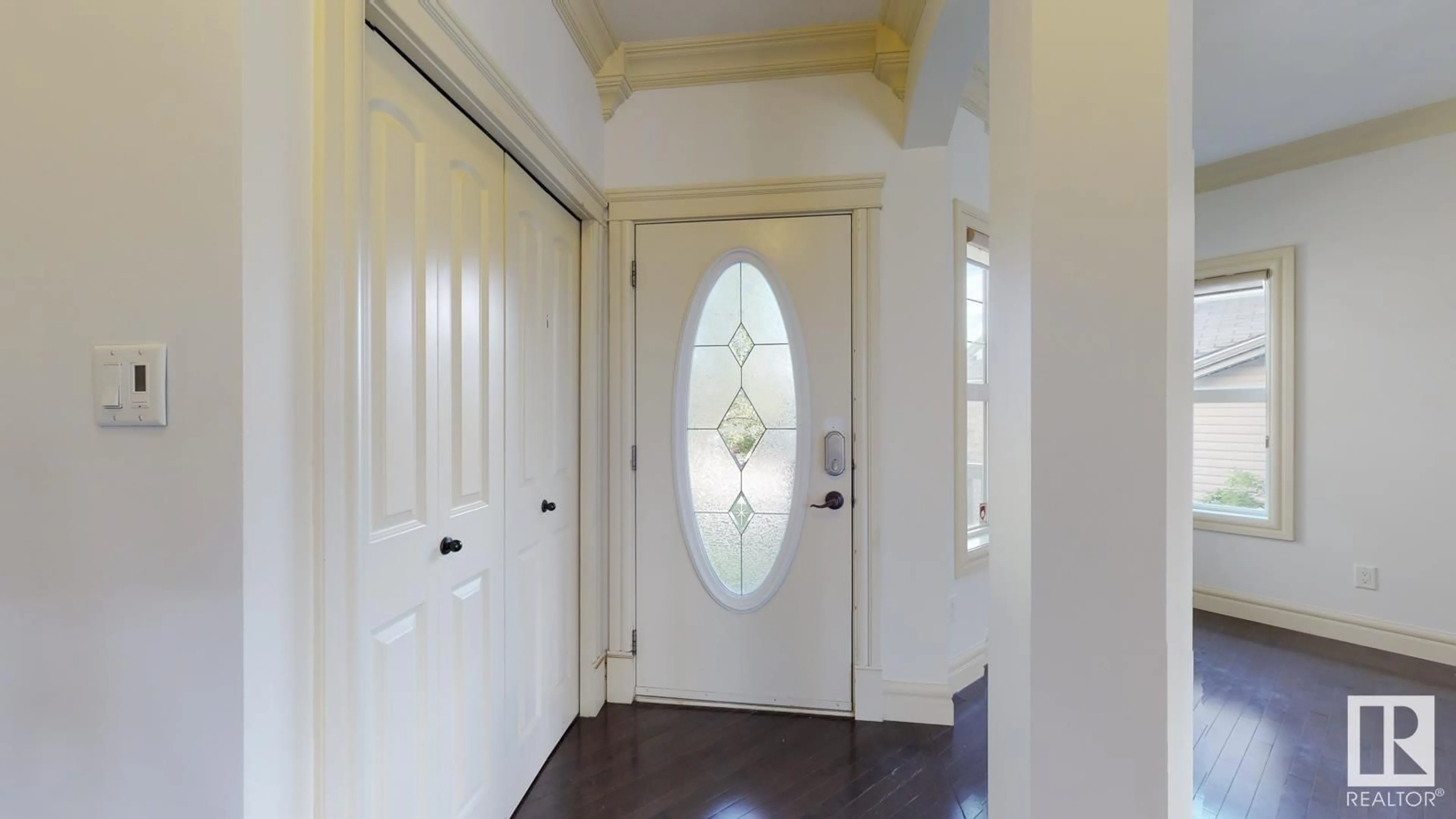 Indoor entryway for 11713 13A AV SW, Edmonton Alberta T6W0E6