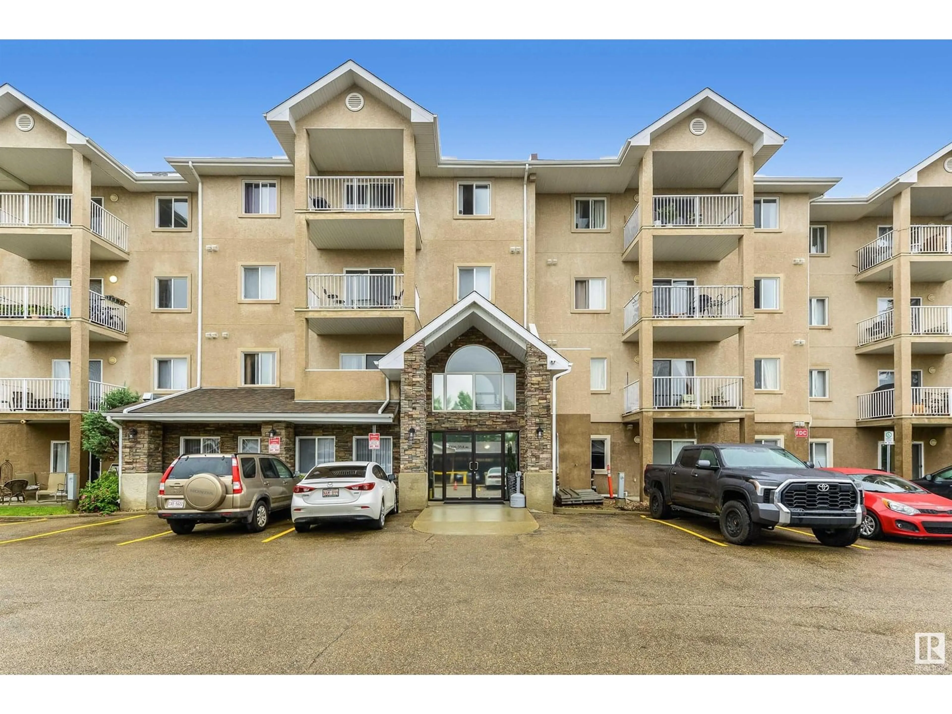 Indoor foyer for 226 - 2305 35A AV, Edmonton Alberta T6T1Z2