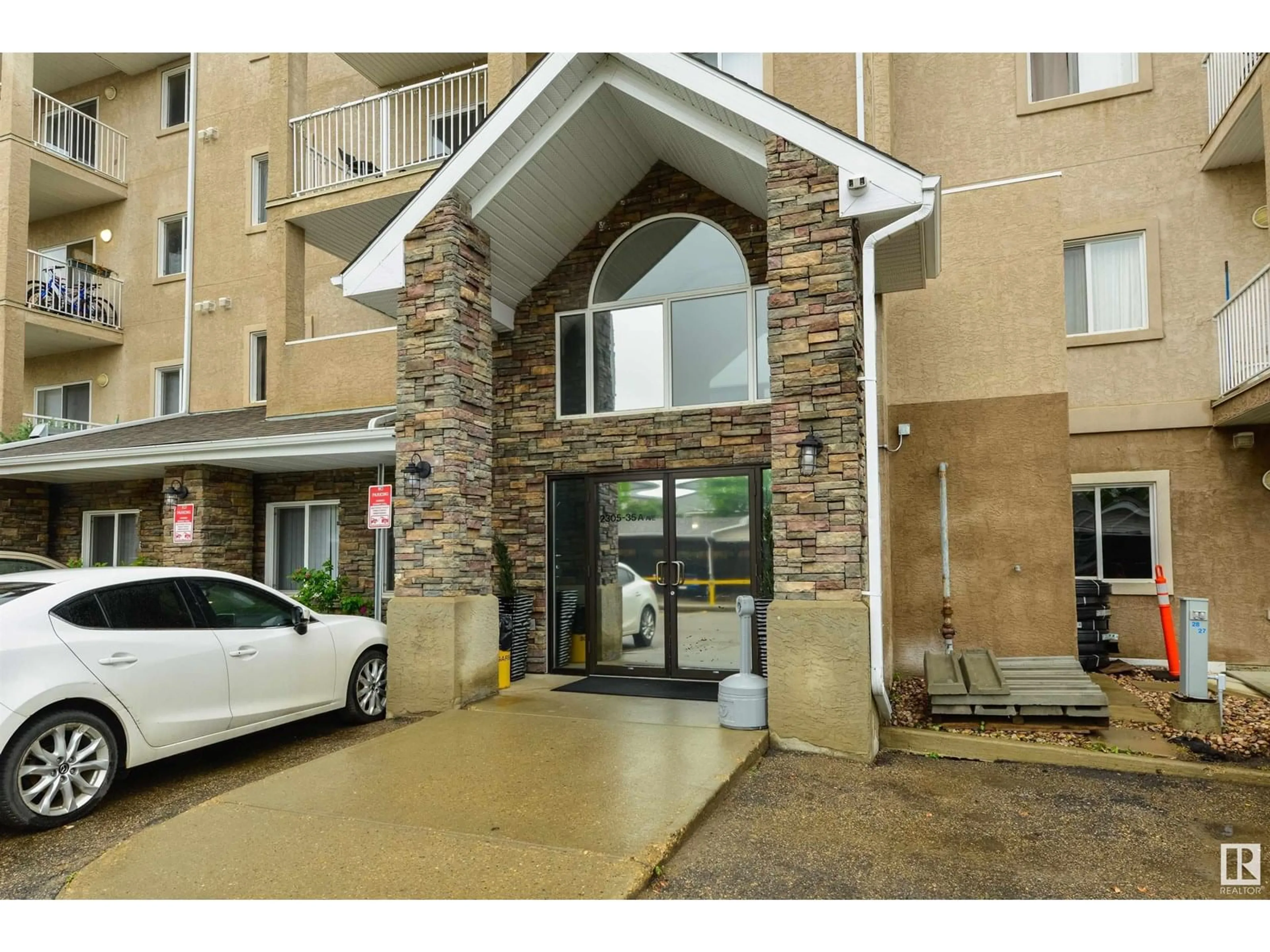Indoor foyer for 226 - 2305 35A AV, Edmonton Alberta T6T1Z2