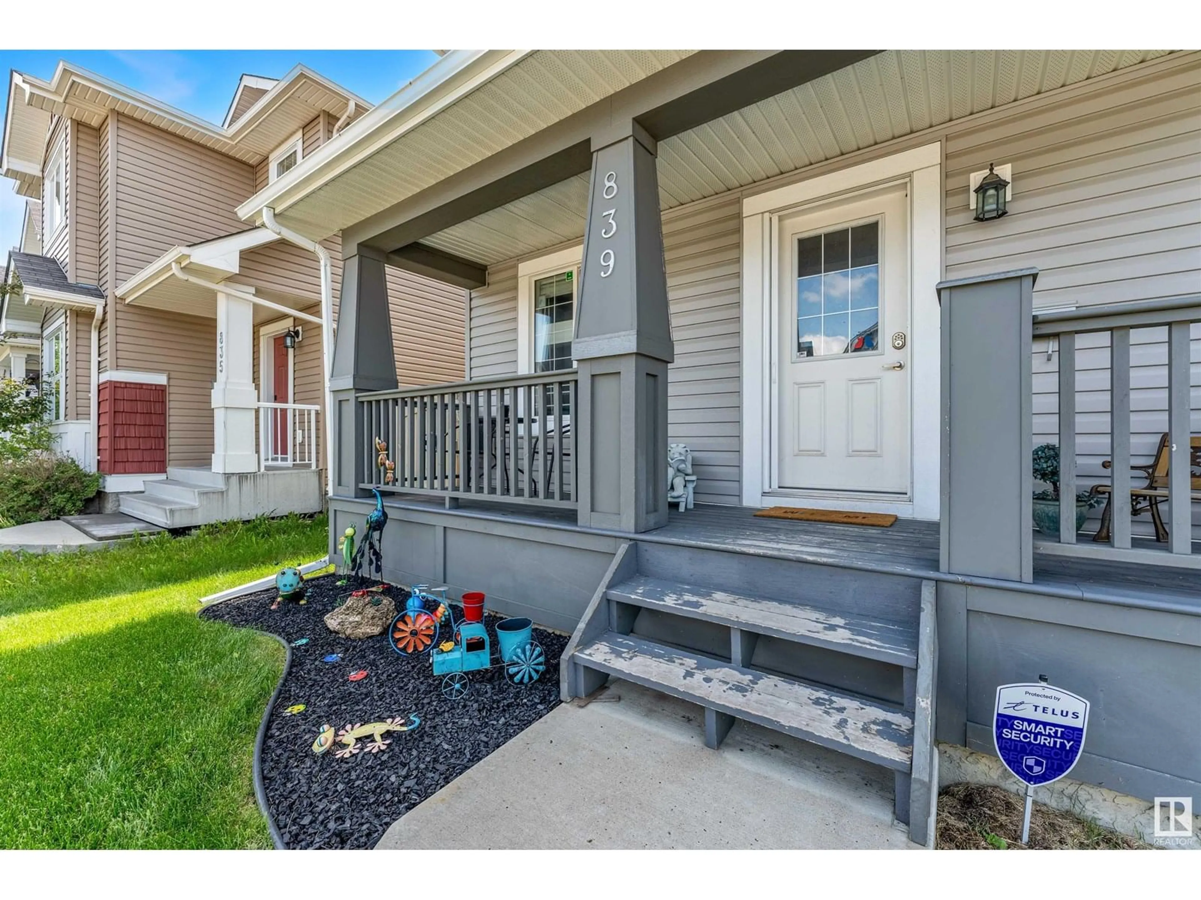Indoor entryway for 839 37 AVE AV, Edmonton Alberta T6T0S3