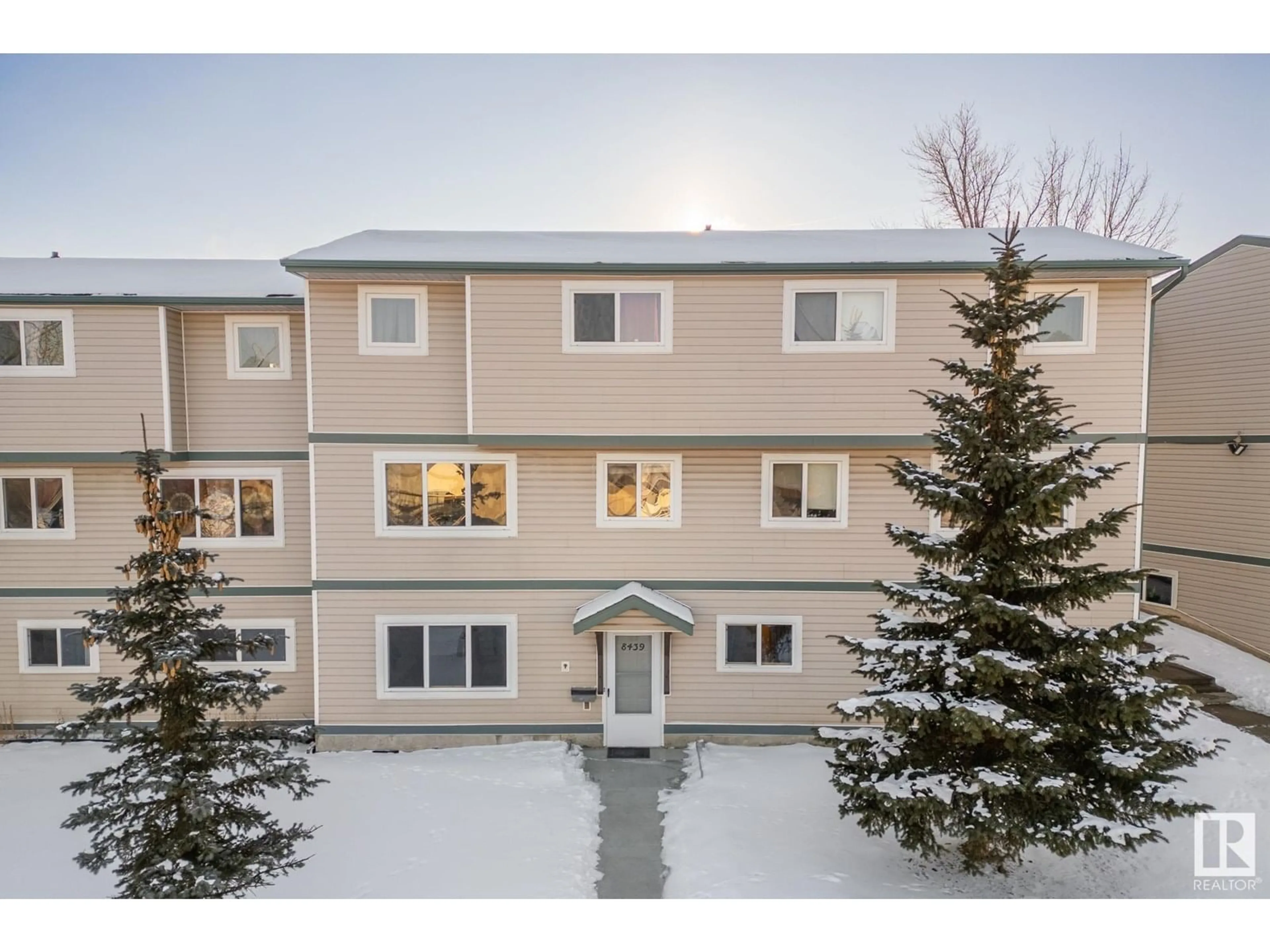 A pic from outside/outdoor area/front of a property/back of a property/a pic from drone, unknown for 8439 29 AVE AV, Edmonton Alberta T6K3M8