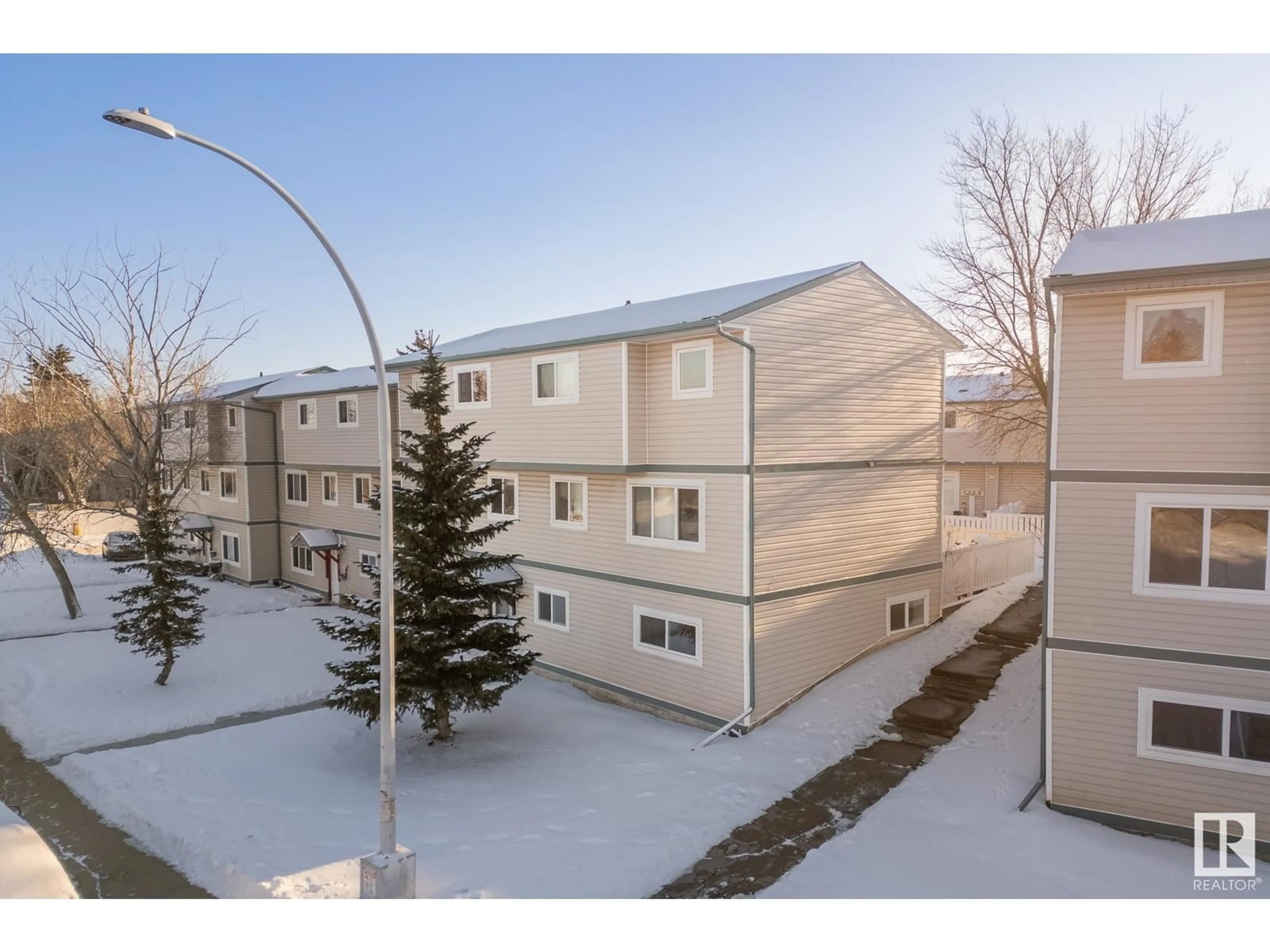 A pic from outside/outdoor area/front of a property/back of a property/a pic from drone, unknown for 8439 29 AVE AV, Edmonton Alberta T6K3M8