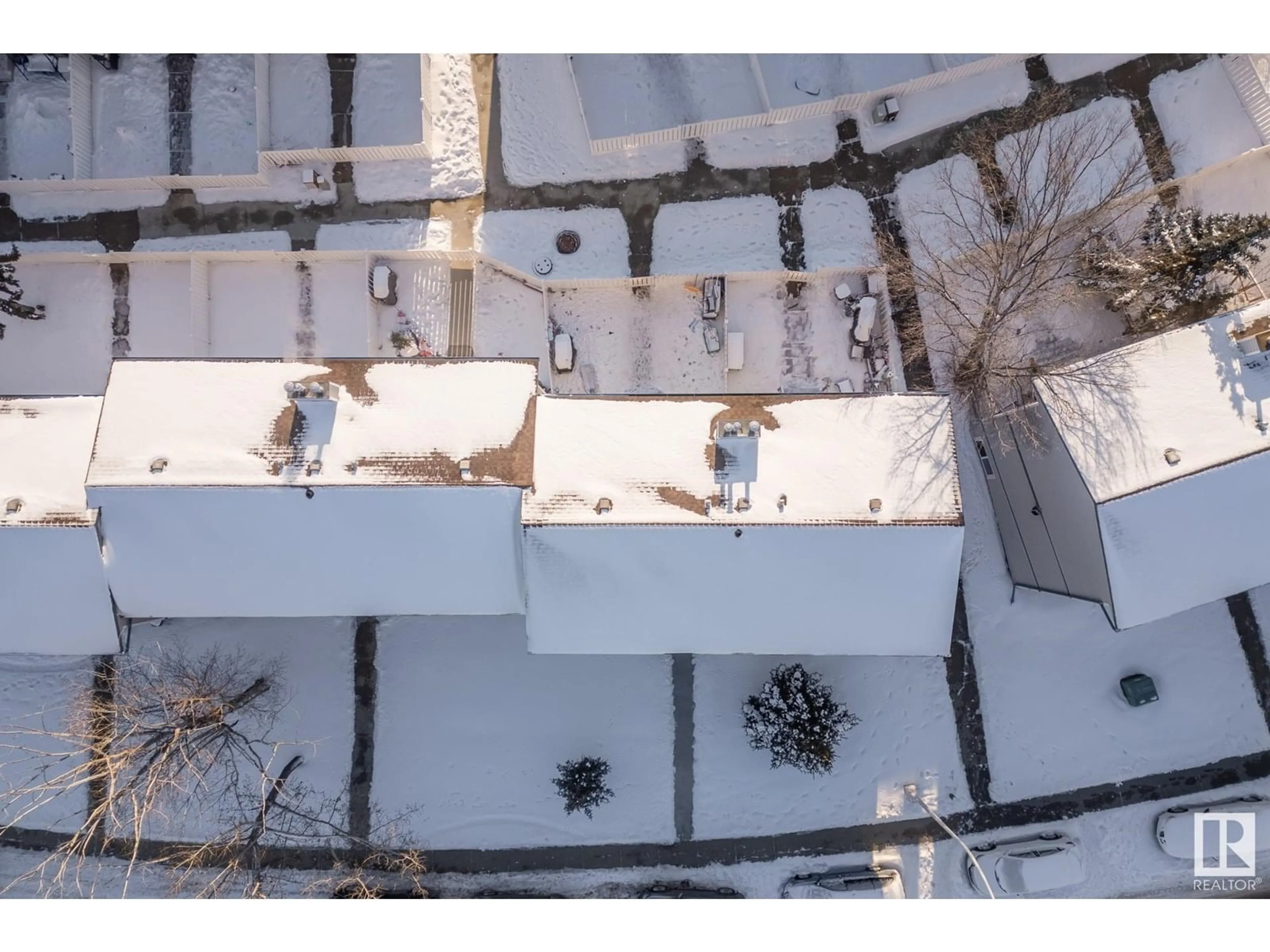 A pic from outside/outdoor area/front of a property/back of a property/a pic from drone, unknown for 8439 29 AVE AV, Edmonton Alberta T6K3M8