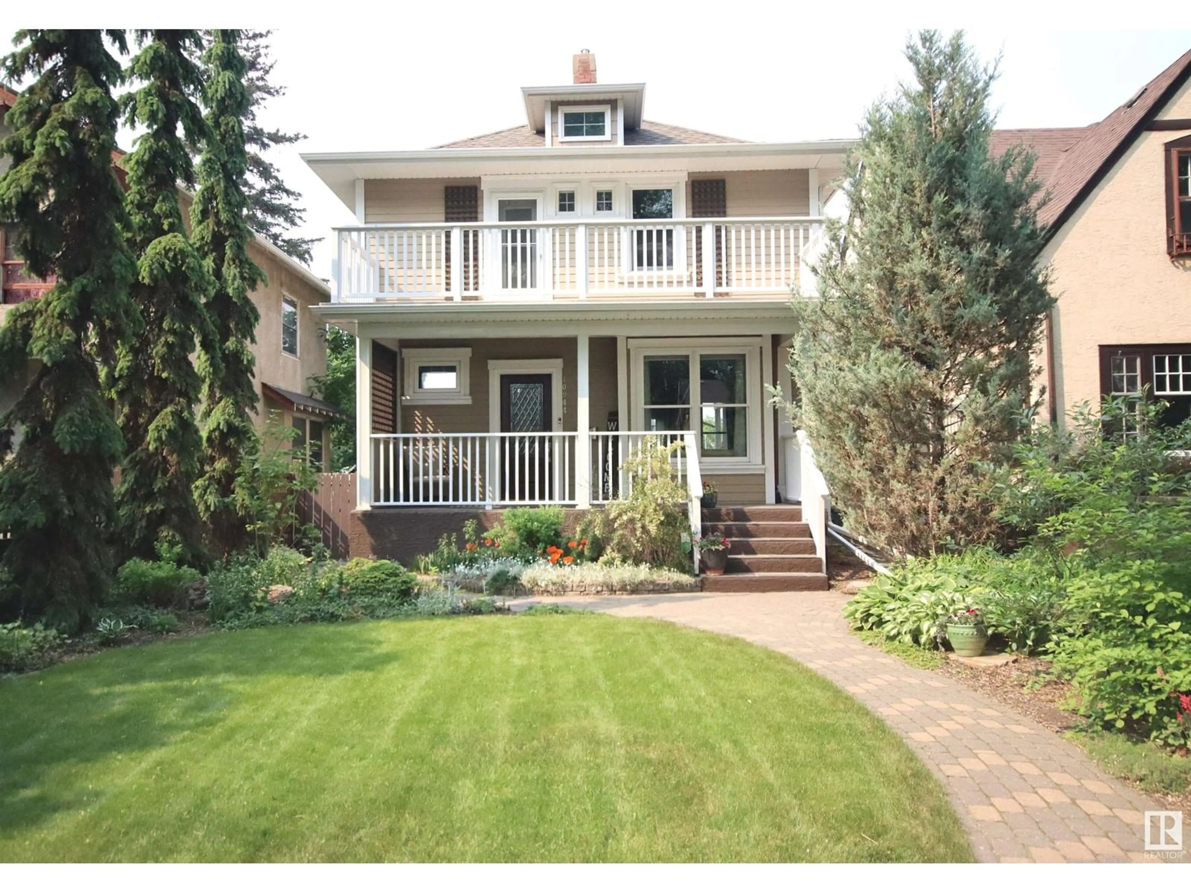 Home with vinyl exterior material, street for 10944 89 AV, Edmonton Alberta T6G0Z5