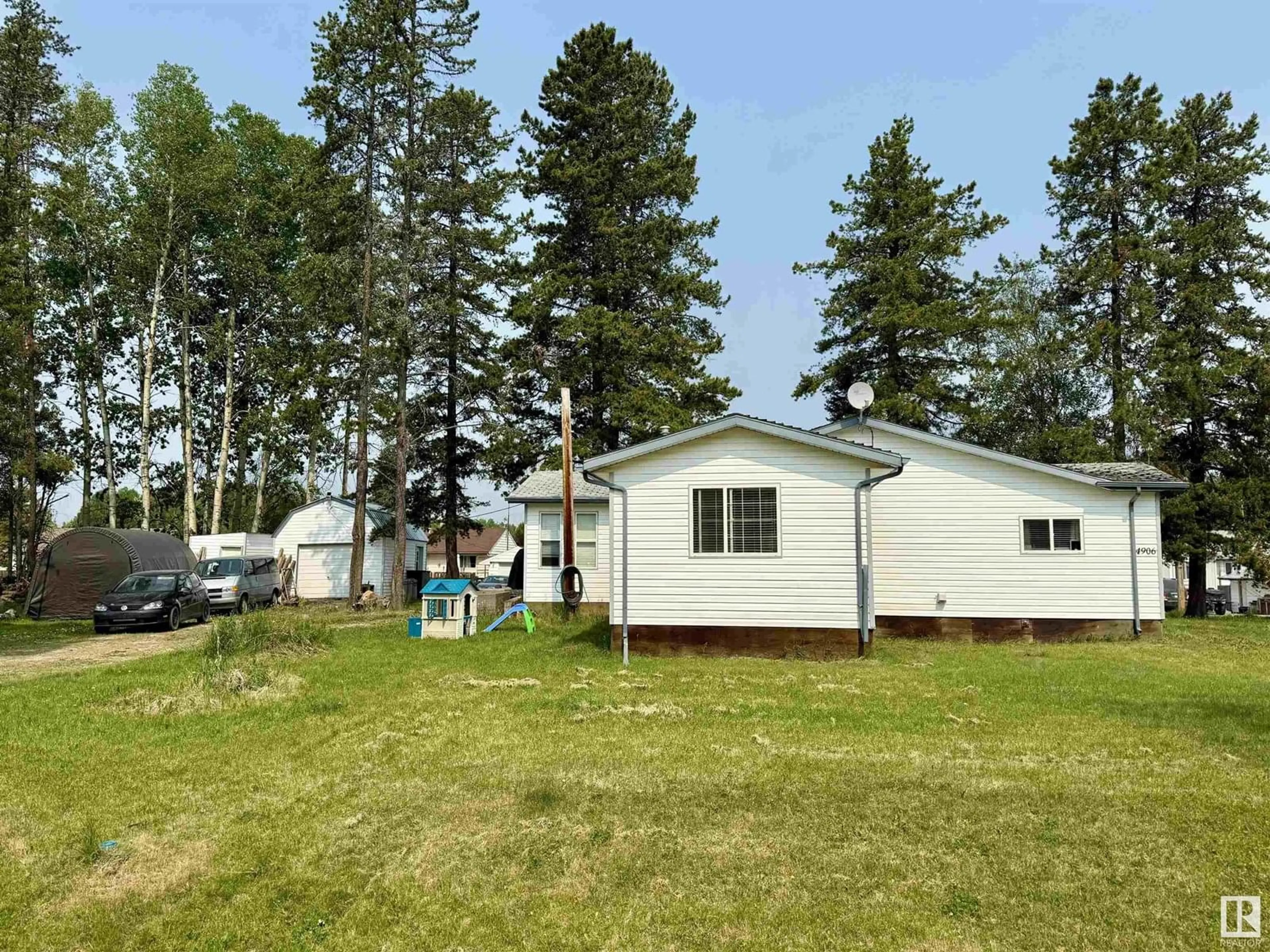 A pic from outside/outdoor area/front of a property/back of a property/a pic from drone, unknown for 4906 54 AV, Cynthia Alberta T0E0K0