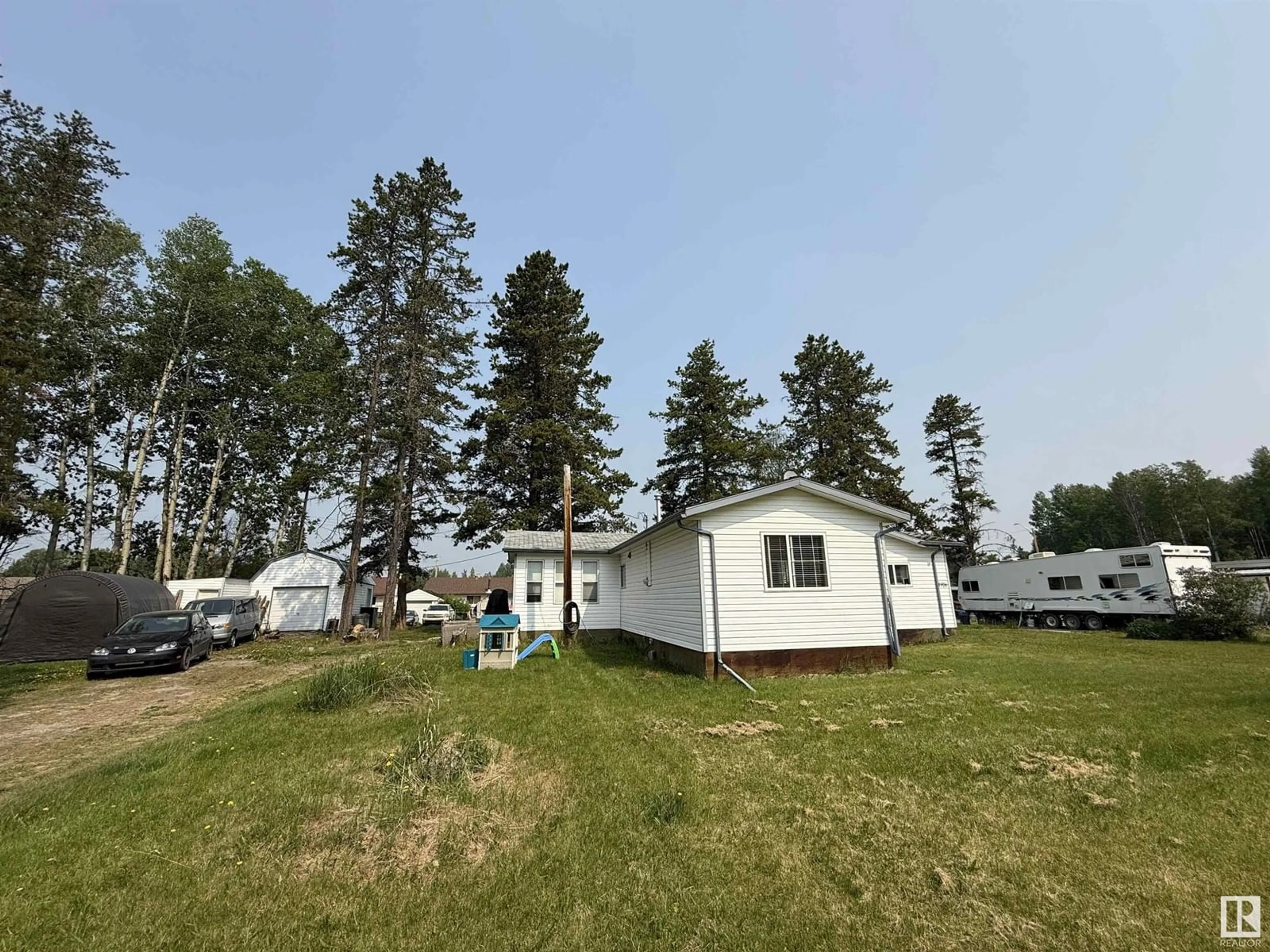 A pic from outside/outdoor area/front of a property/back of a property/a pic from drone, unknown for 4906 54 AV, Cynthia Alberta T0E0K0