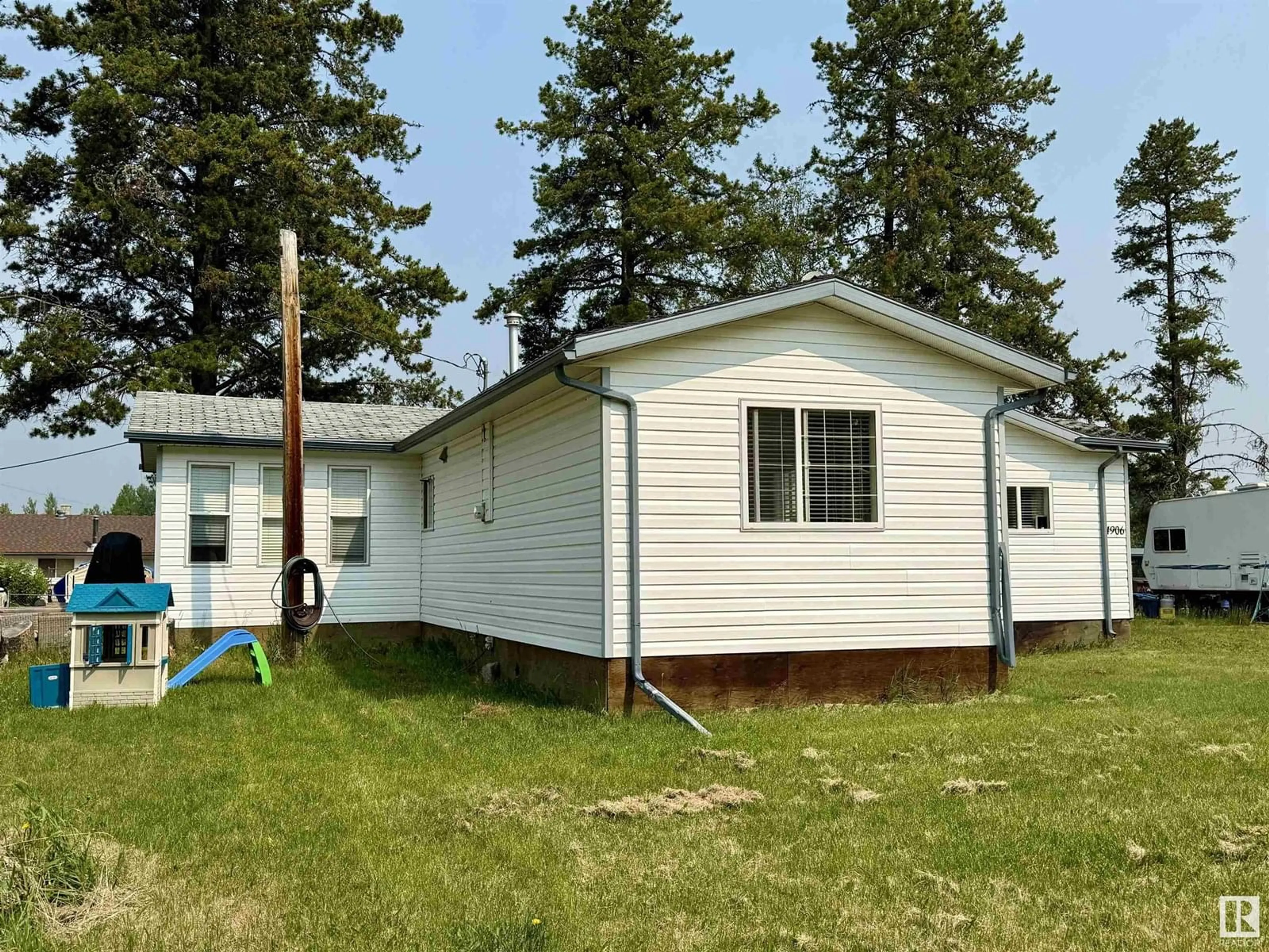 Home with vinyl exterior material, unknown for 4906 54 AV, Cynthia Alberta T0E0K0