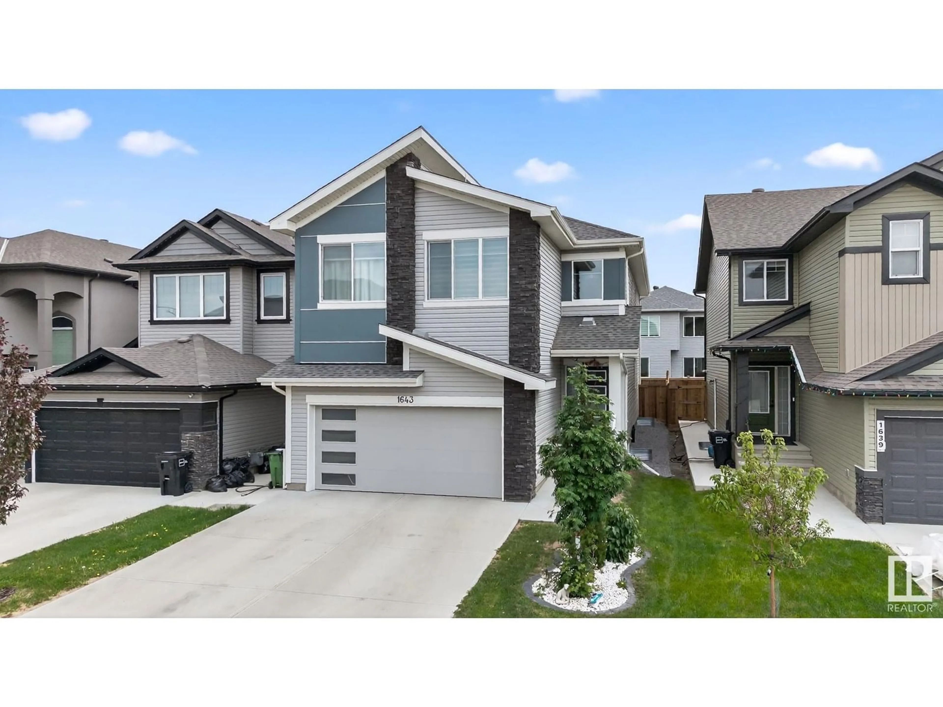 Home with vinyl exterior material, street for 1643 14 ST, Edmonton Alberta T6T2N6