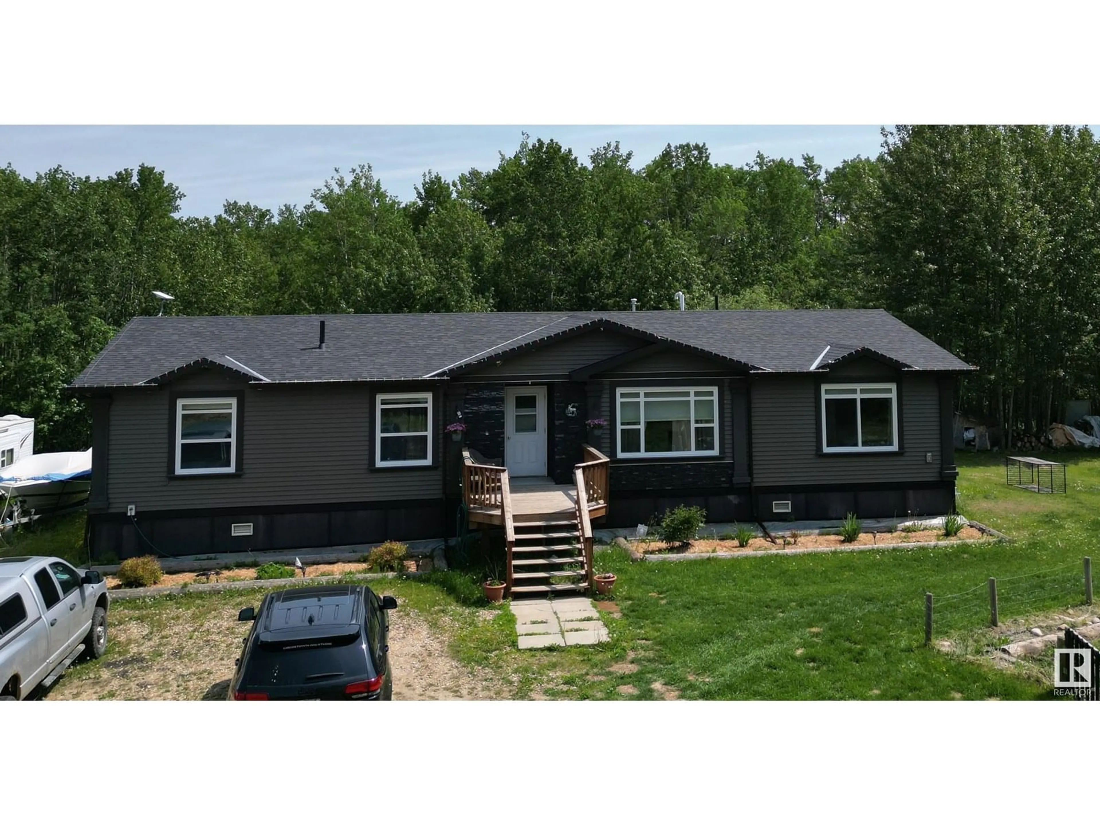 Home with vinyl exterior material, unknown for 55227 RGE ROAD 33, Rural Lac Ste. Anne County Alberta T0E1A0