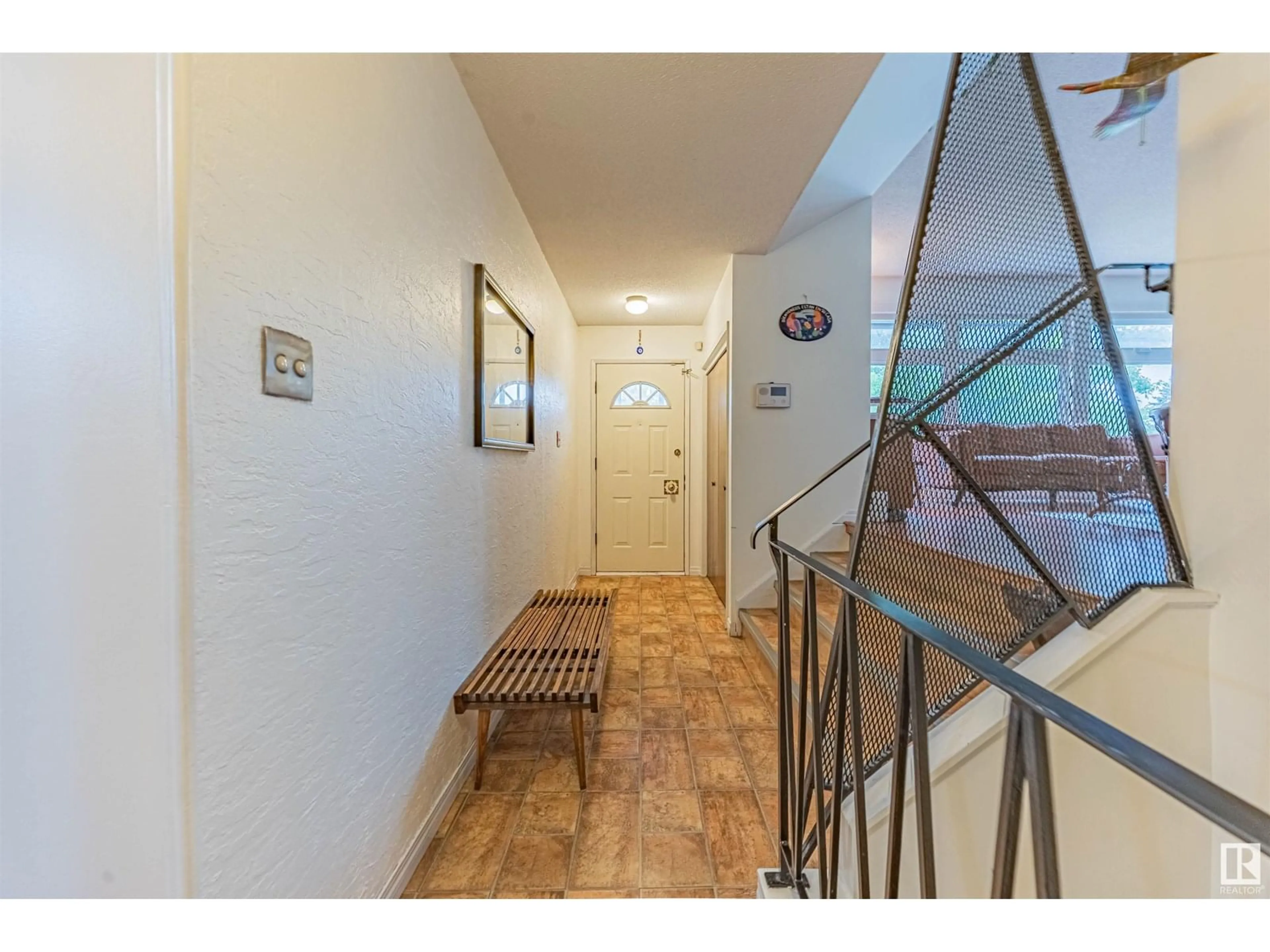 Indoor foyer for 6920 DELWOOD RD, Edmonton Alberta T5C3A5