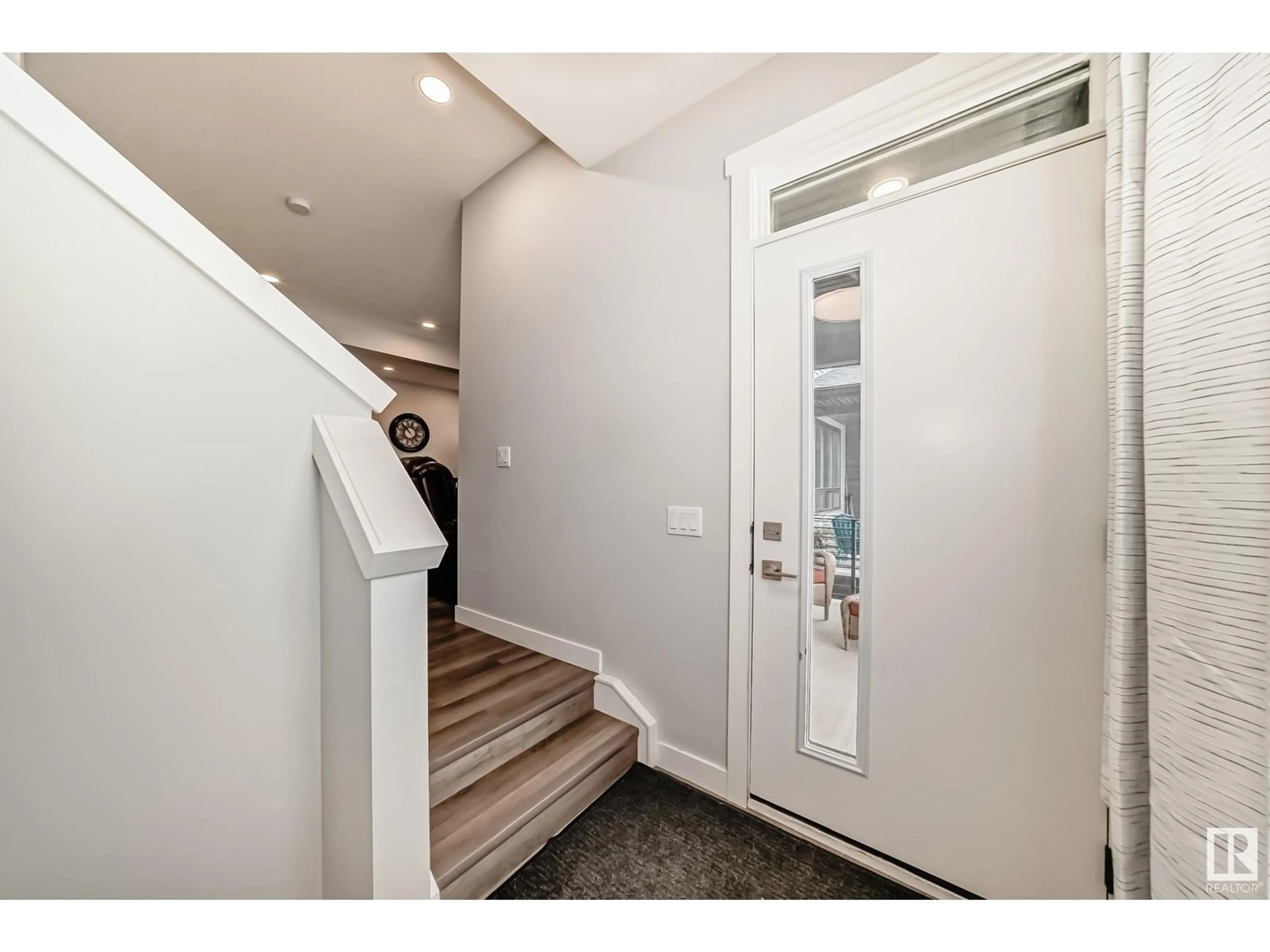 Indoor entryway for 89 GREENFIELD LI, Fort Saskatchewan Alberta T8L0X9