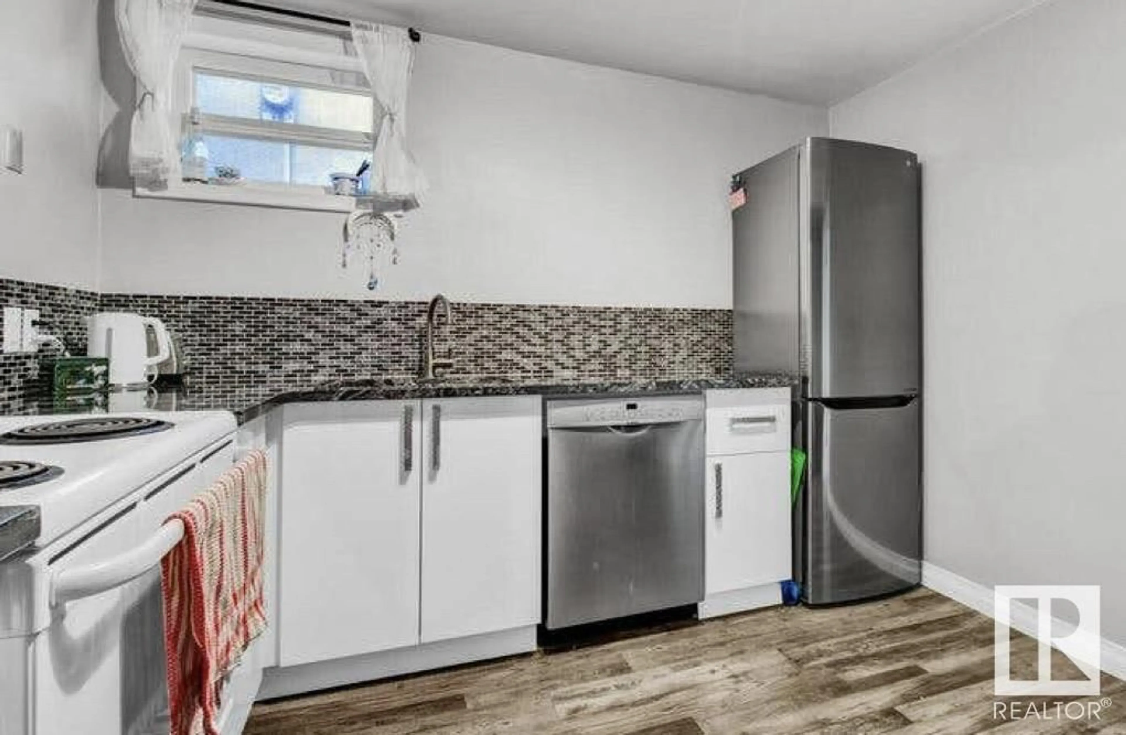 Standard kitchen, ceramic/tile floor for NW - 11245 69 ST, Edmonton Alberta T5B1R6