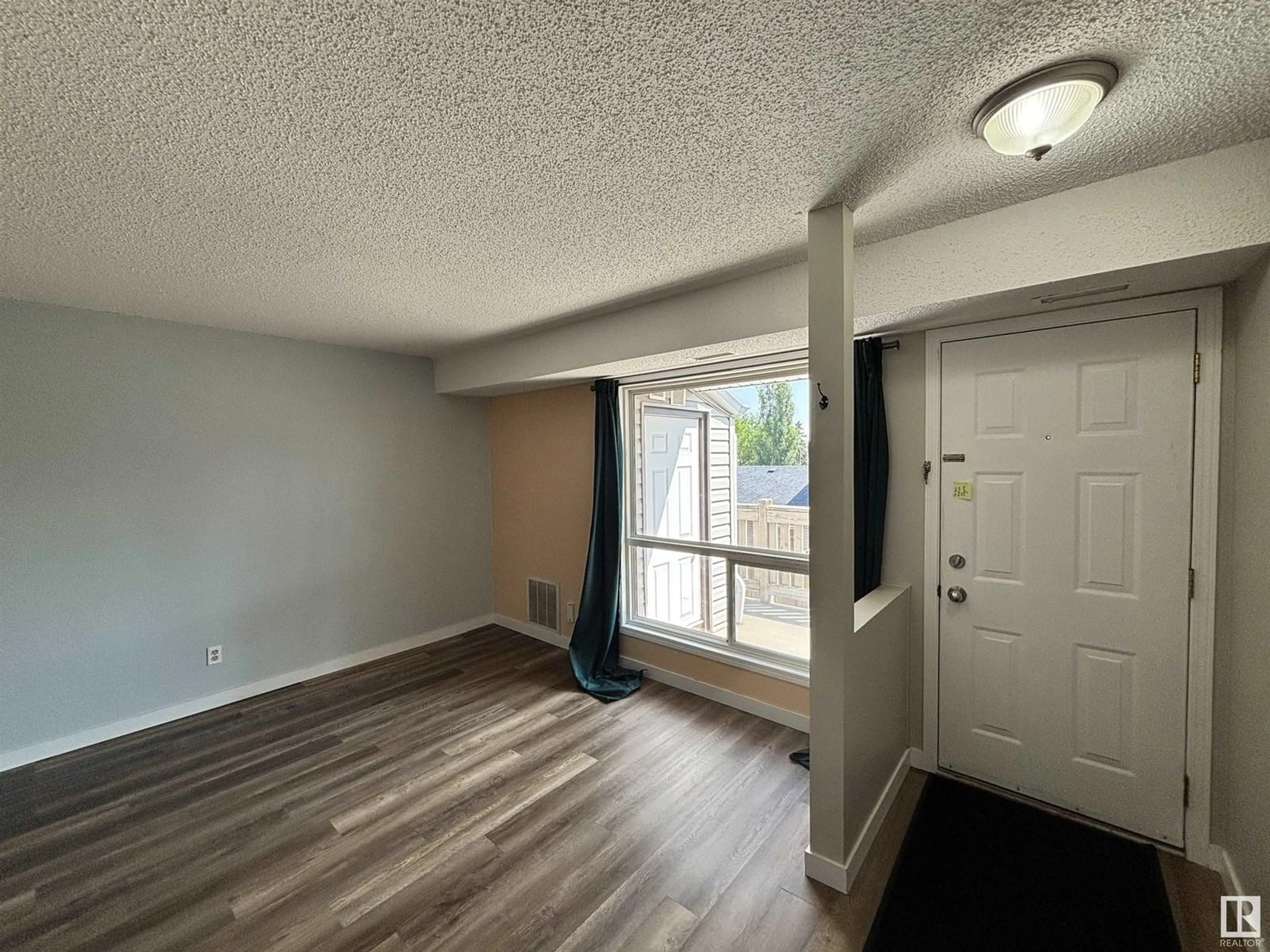 A pic of a room for 15027 26 ST, Edmonton Alberta T5Y2G6