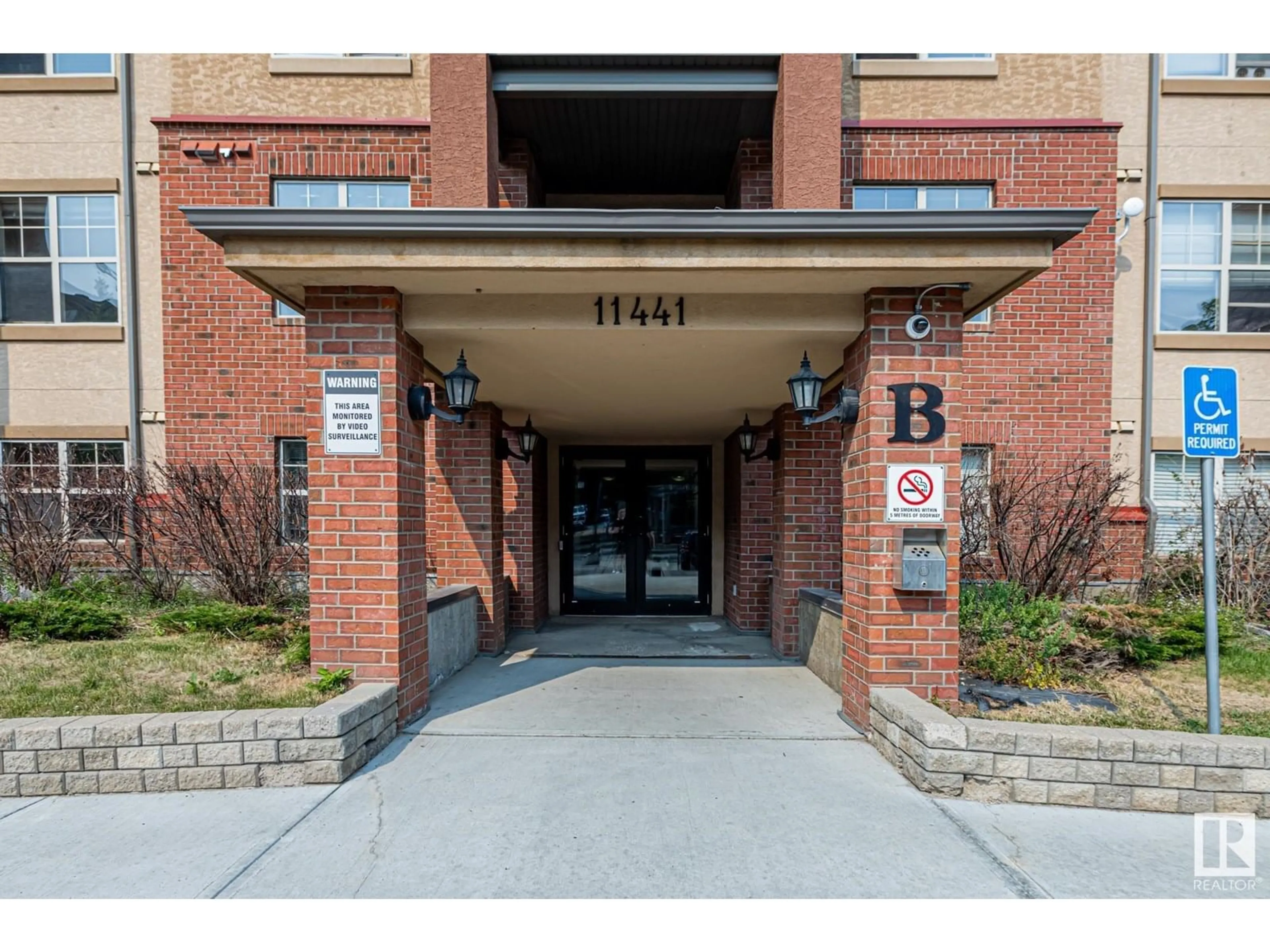 Indoor foyer for #106 - 11449 ELLERSLIE RD, Edmonton Alberta T6W1T1