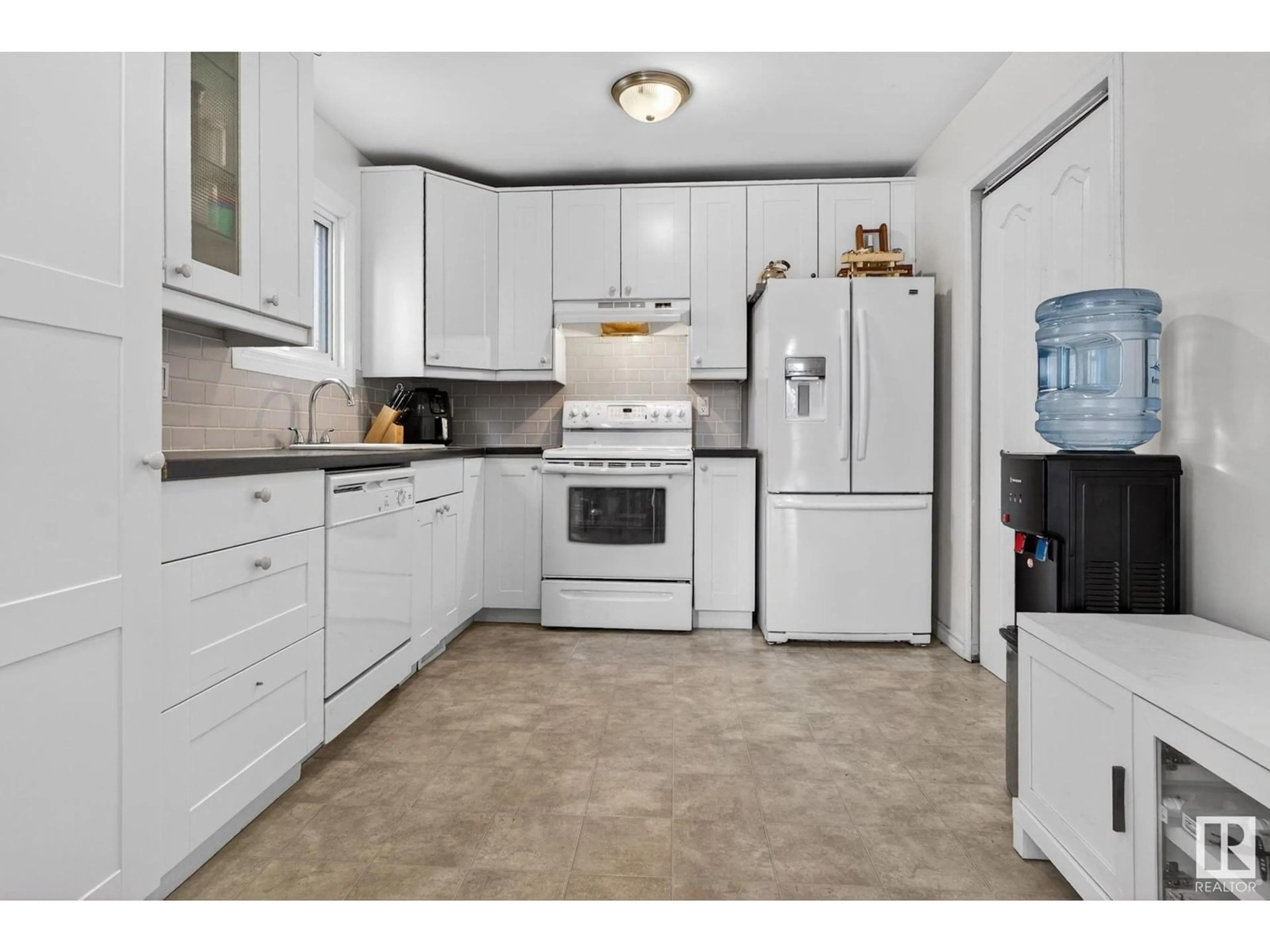 Standard kitchen, ceramic/tile floor for NW - 182 LANCASTER TC, Edmonton Alberta T5X5T1