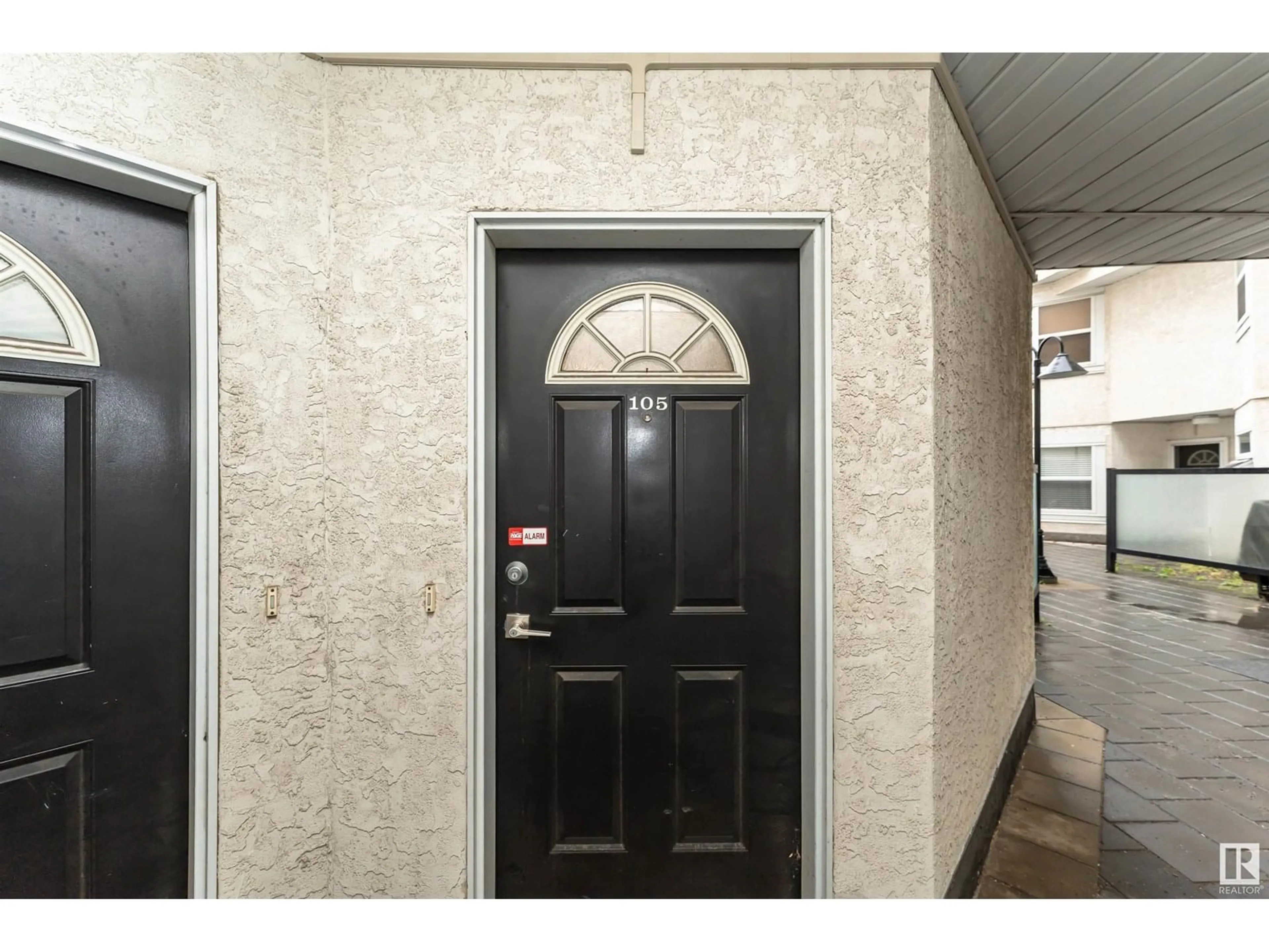 Indoor entryway for #105 - 10933 82 AV, Edmonton Alberta T6G0S7