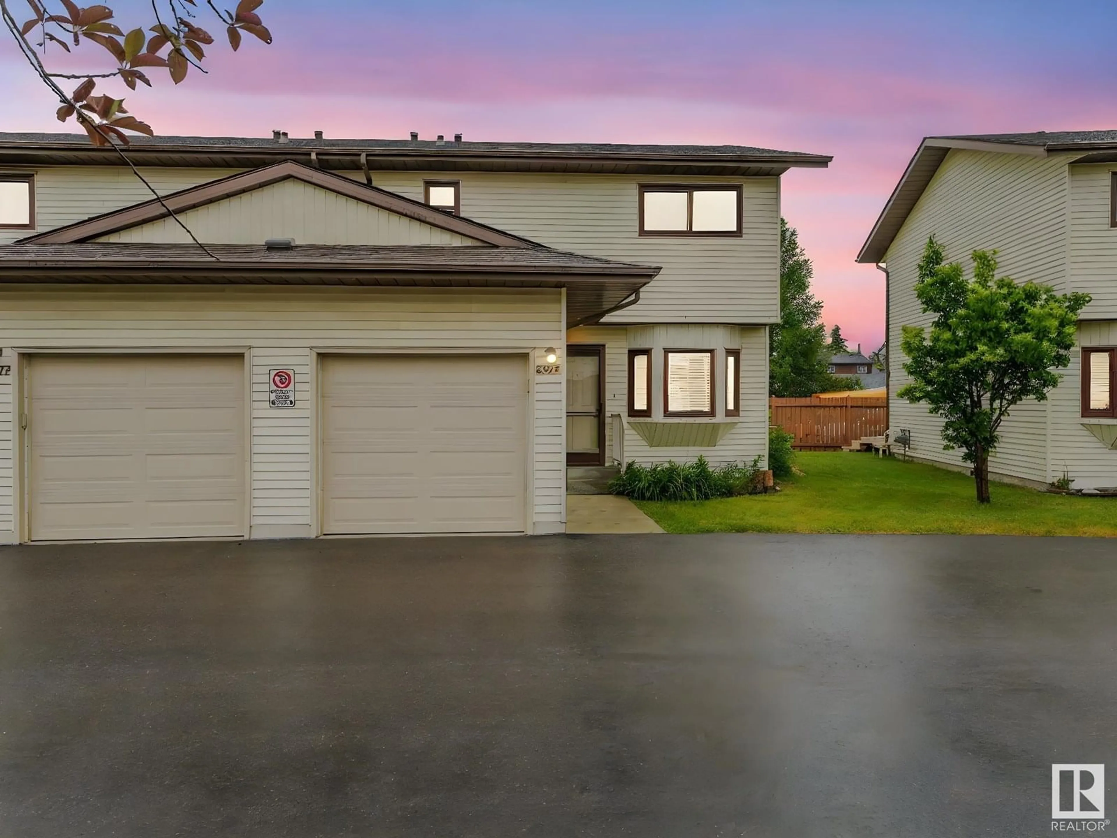 A pic from outside/outdoor area/front of a property/back of a property/a pic from drone, street for 6912 31 AV, Edmonton Alberta T6K3X6