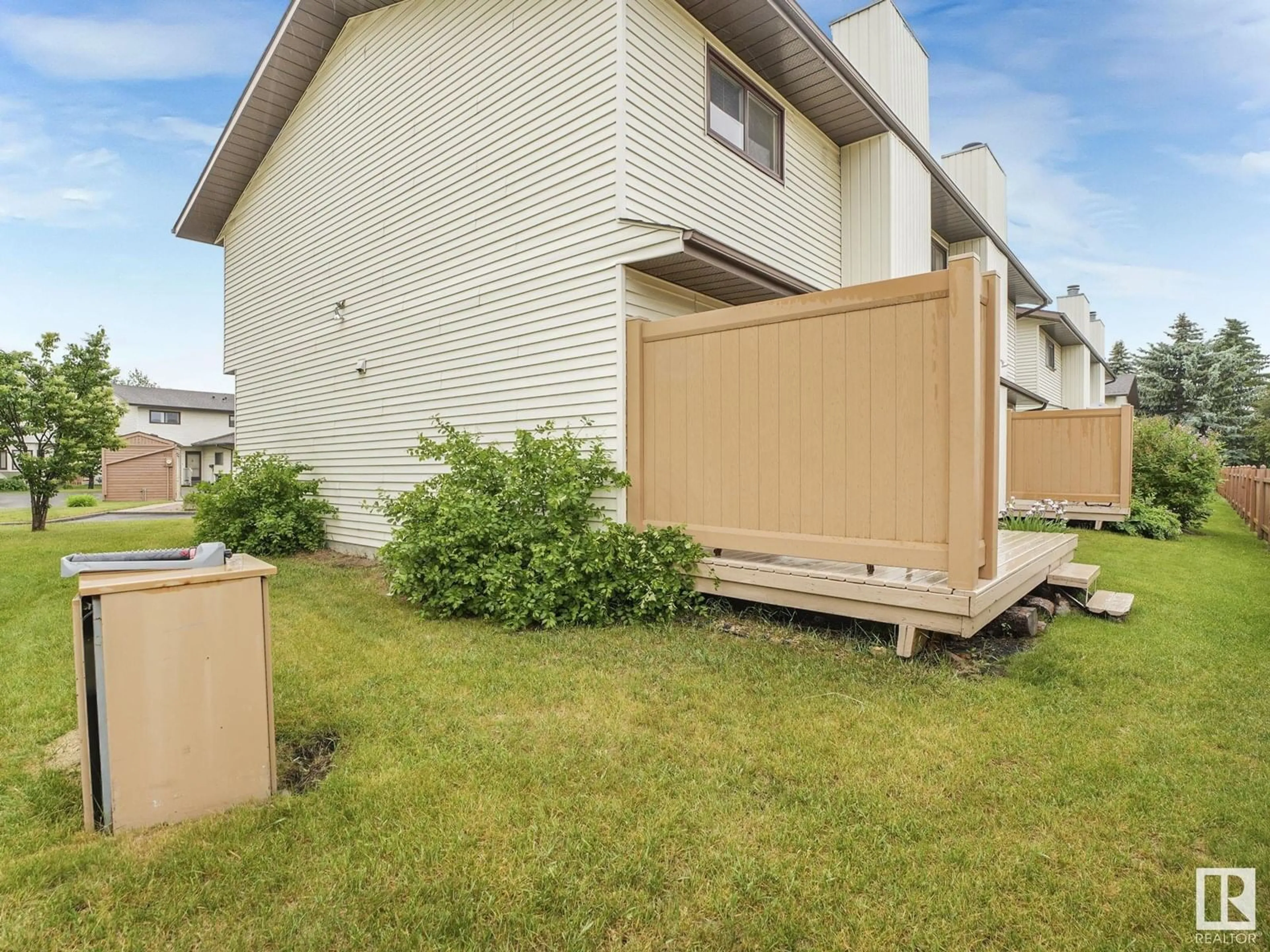 Patio, street for 6912 31 AV, Edmonton Alberta T6K3X6