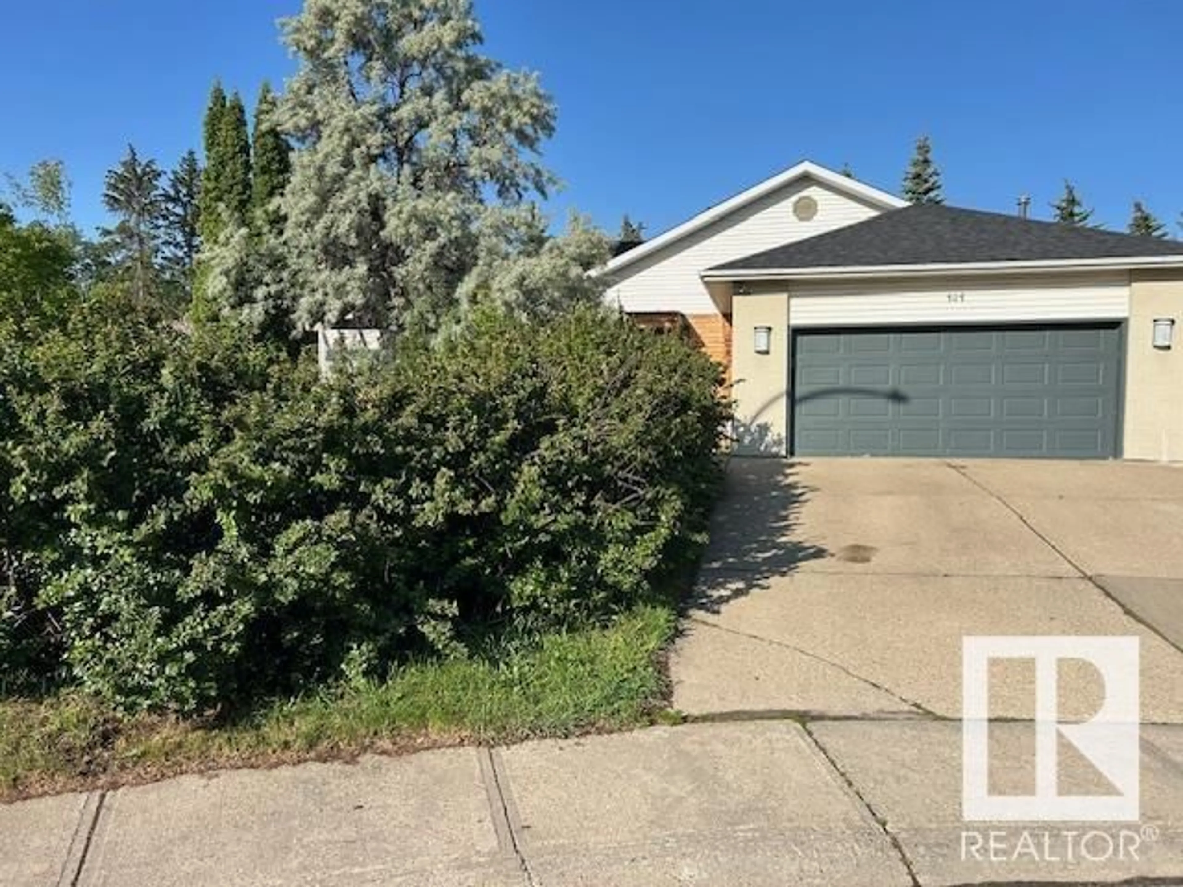 Home with vinyl exterior material, street for 101 WESTRIDGE RD, Edmonton Alberta T5T1B5