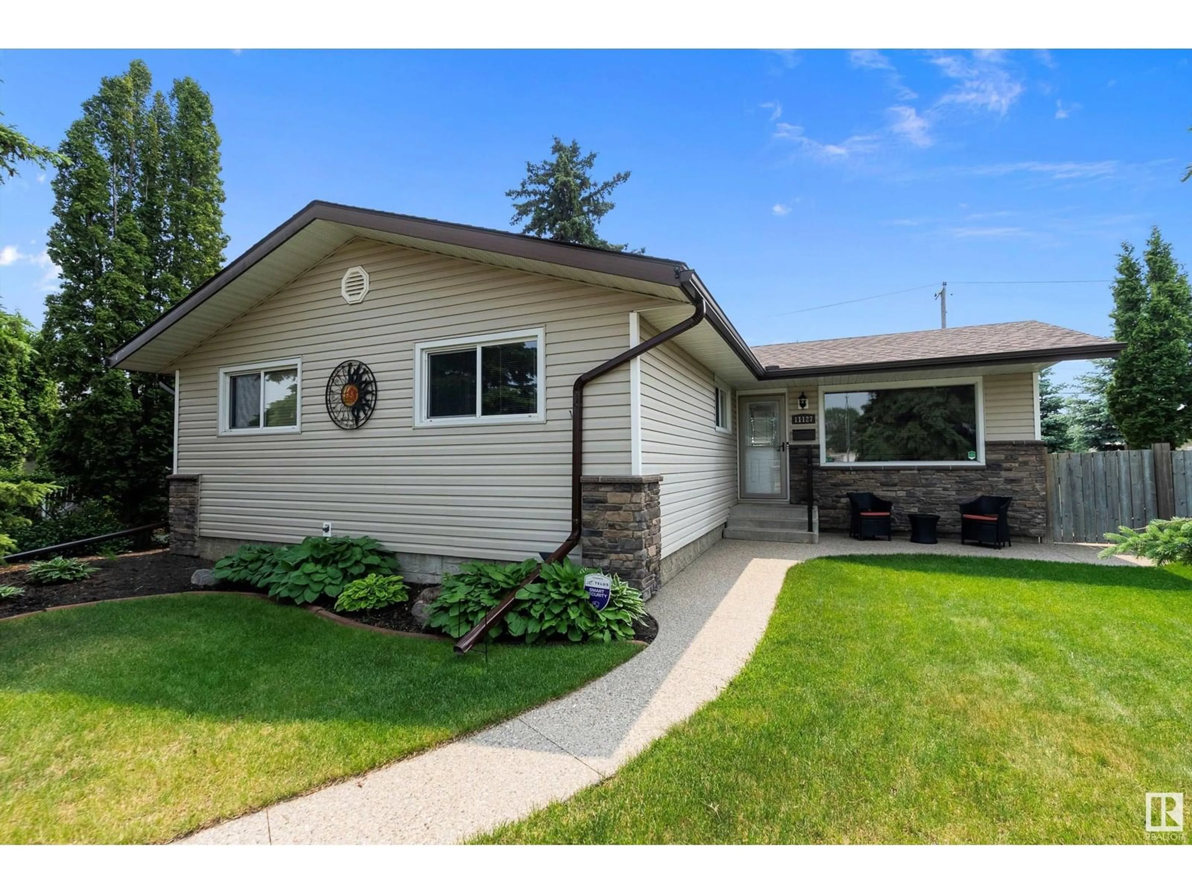 Home with vinyl exterior material, street for 11127 43 AV, Edmonton Alberta T6J0X6