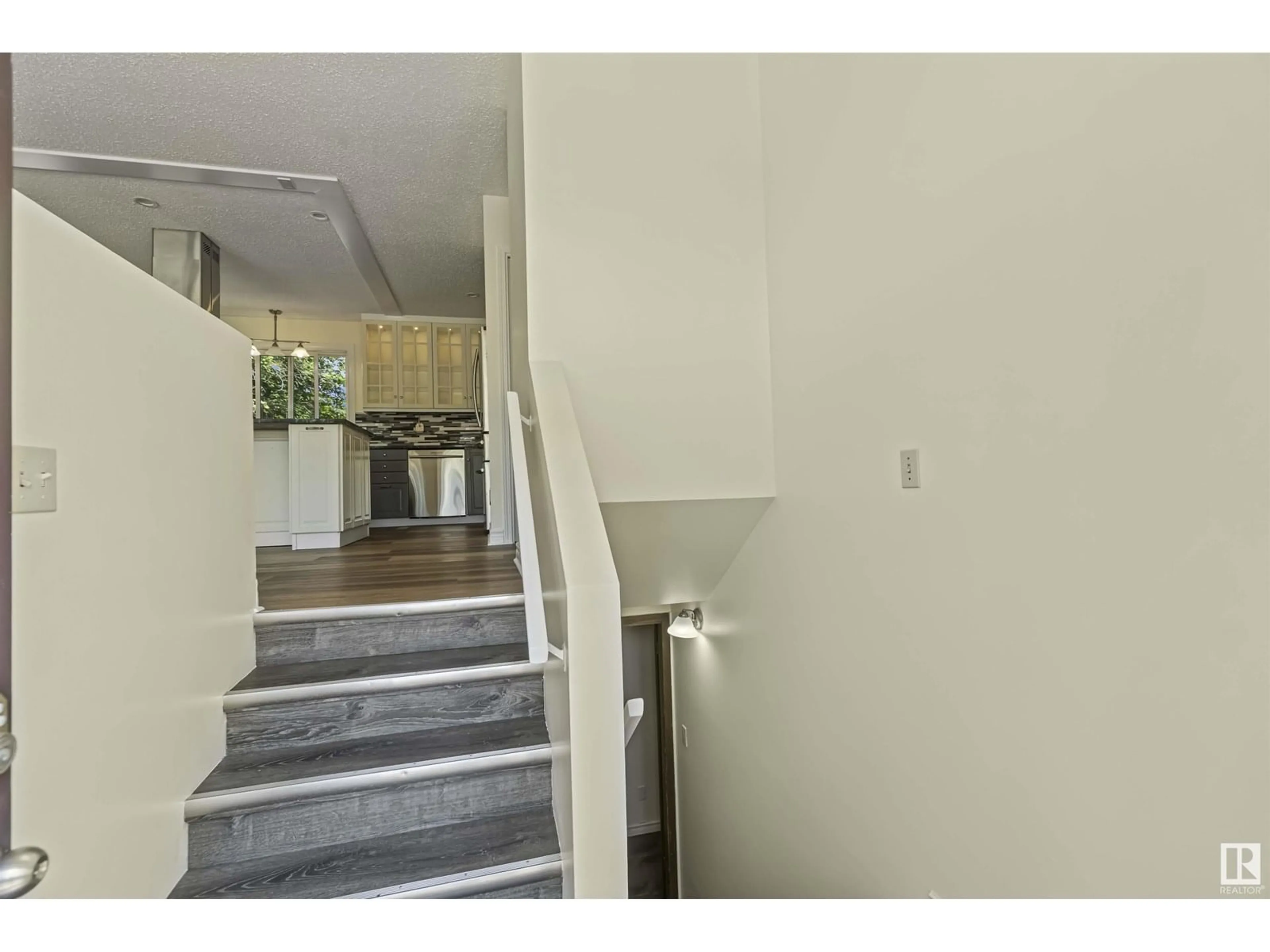 Indoor foyer for 5812 49 AV, Redwater Alberta T0A2W0