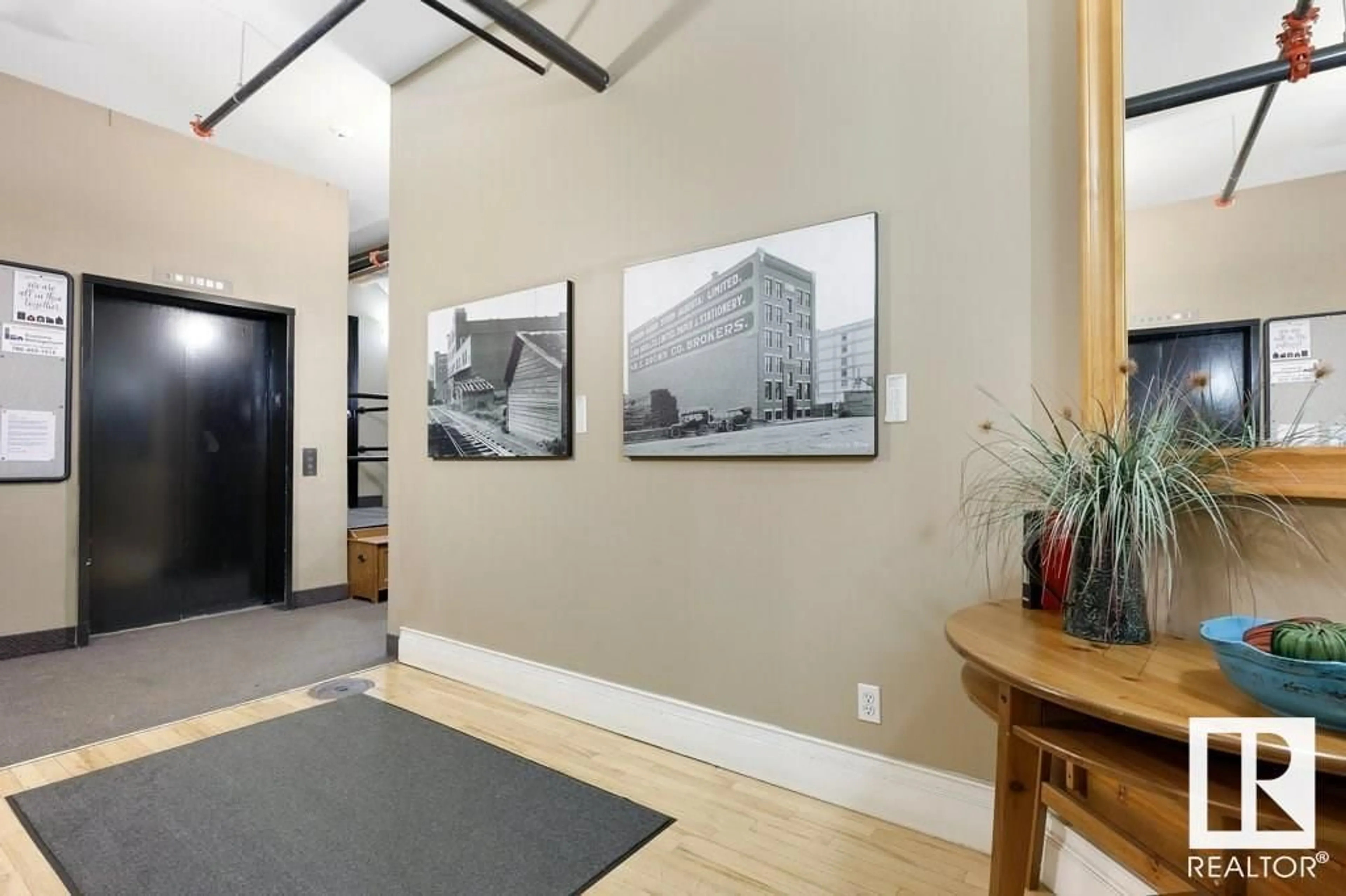 Indoor entryway for 10249 104 ST, Edmonton Alberta T5J1B1