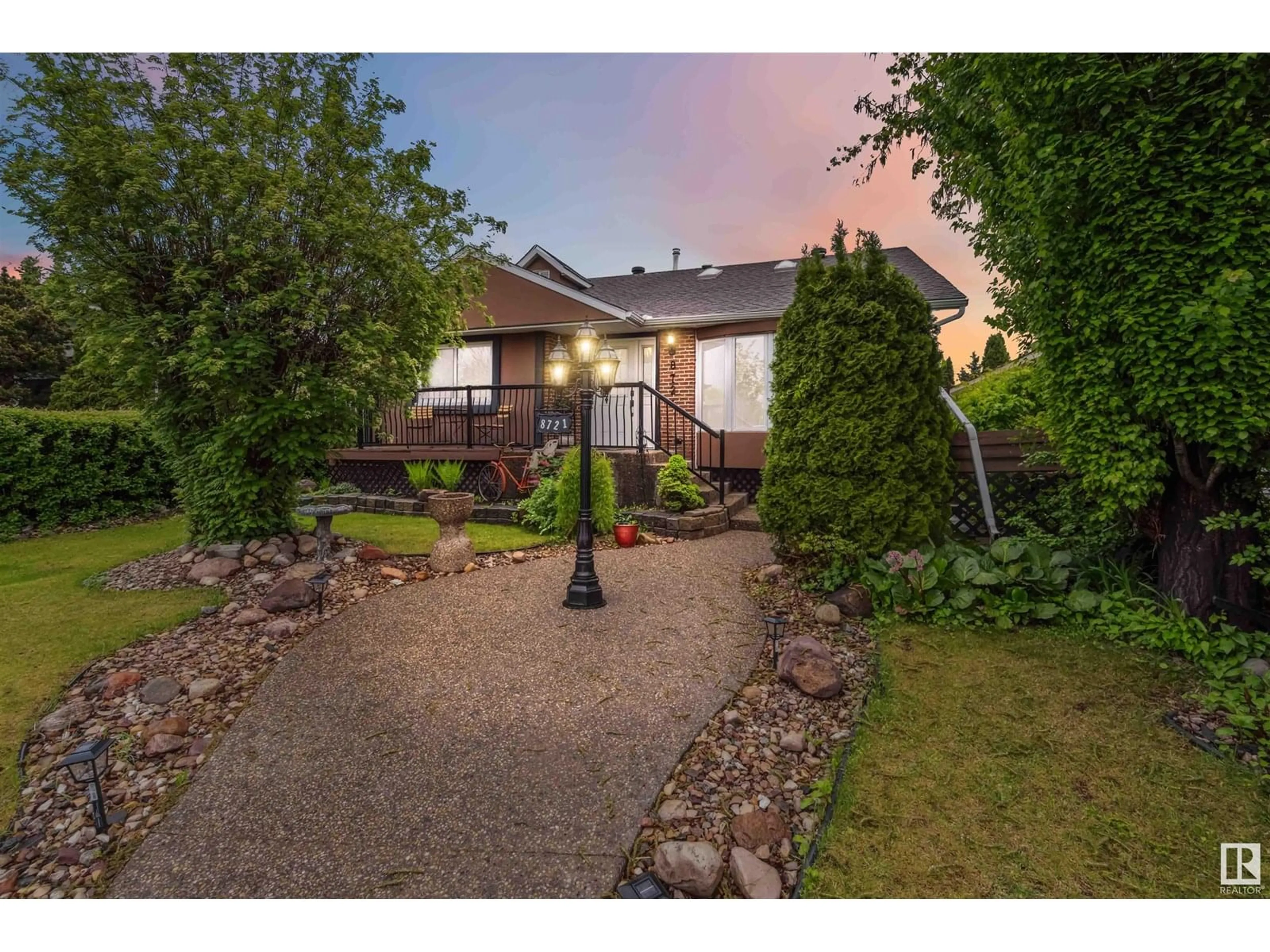 A pic from outside/outdoor area/front of a property/back of a property/a pic from drone, street for 8721 152 ST, Edmonton Alberta T5R1L9