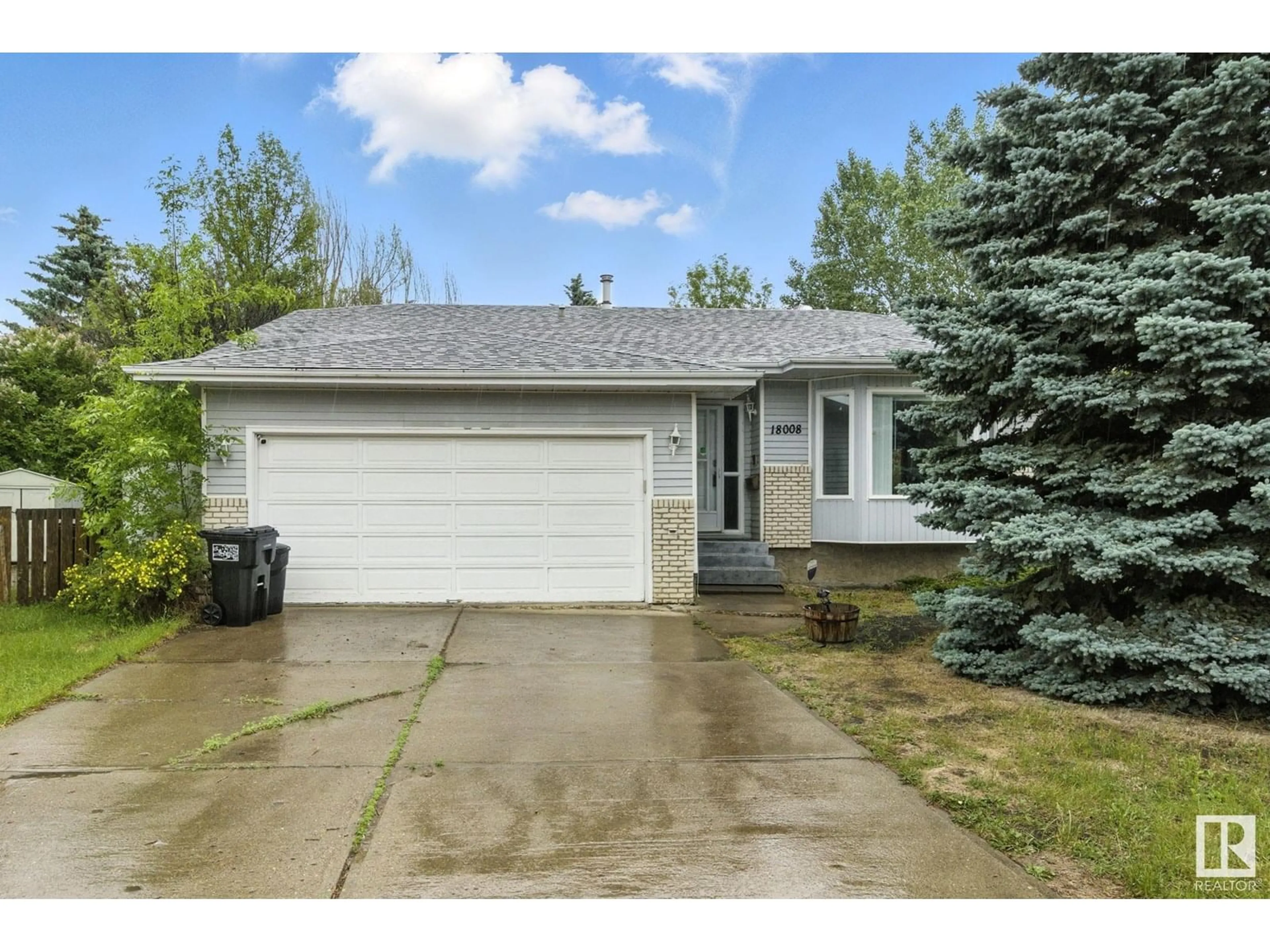 Home with vinyl exterior material, street for 18008 61 AV, Edmonton Alberta T6M1T2